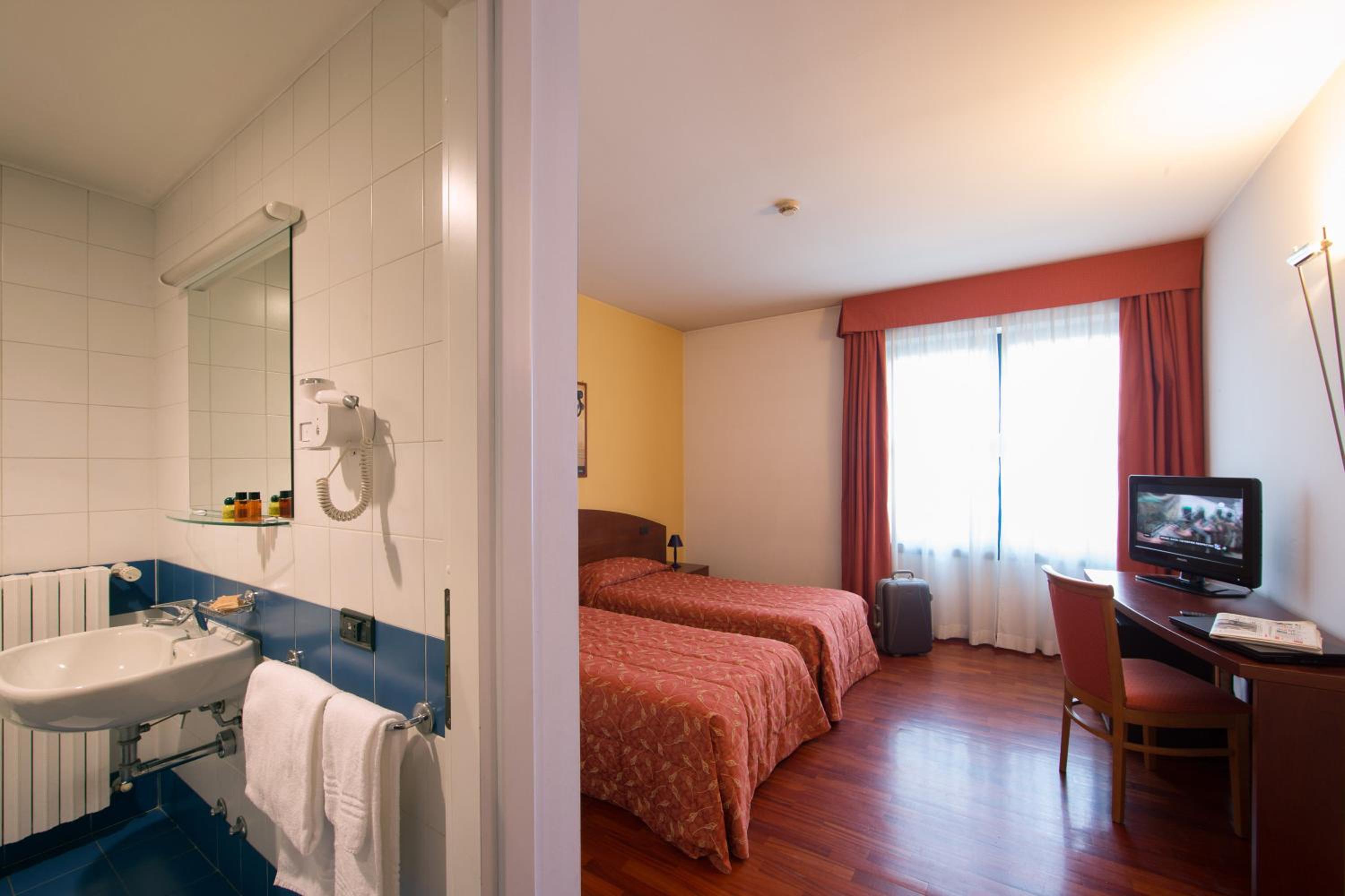 Double Room - Photo 6