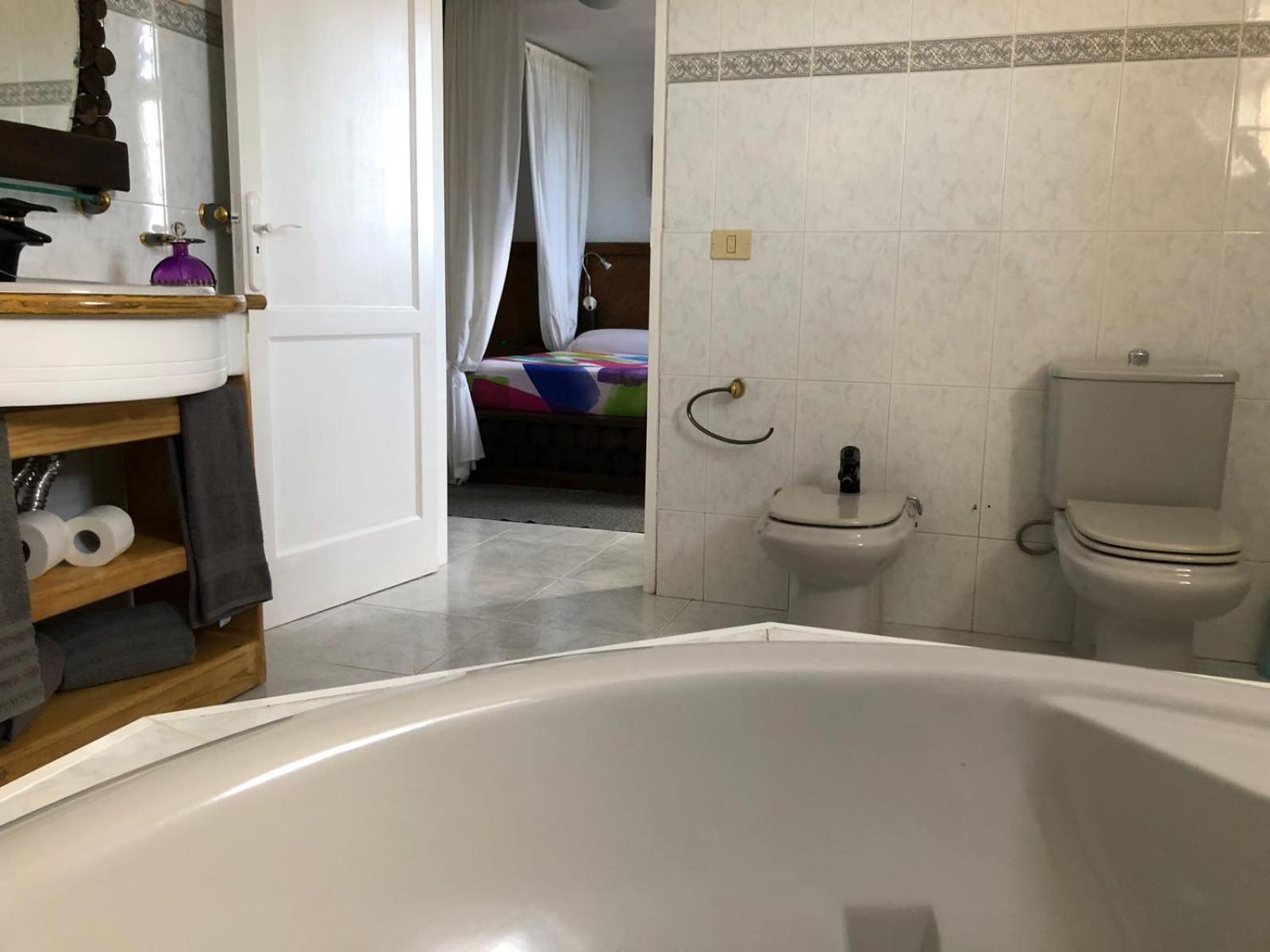 Double Room with Private Bathroom - Photo 6
