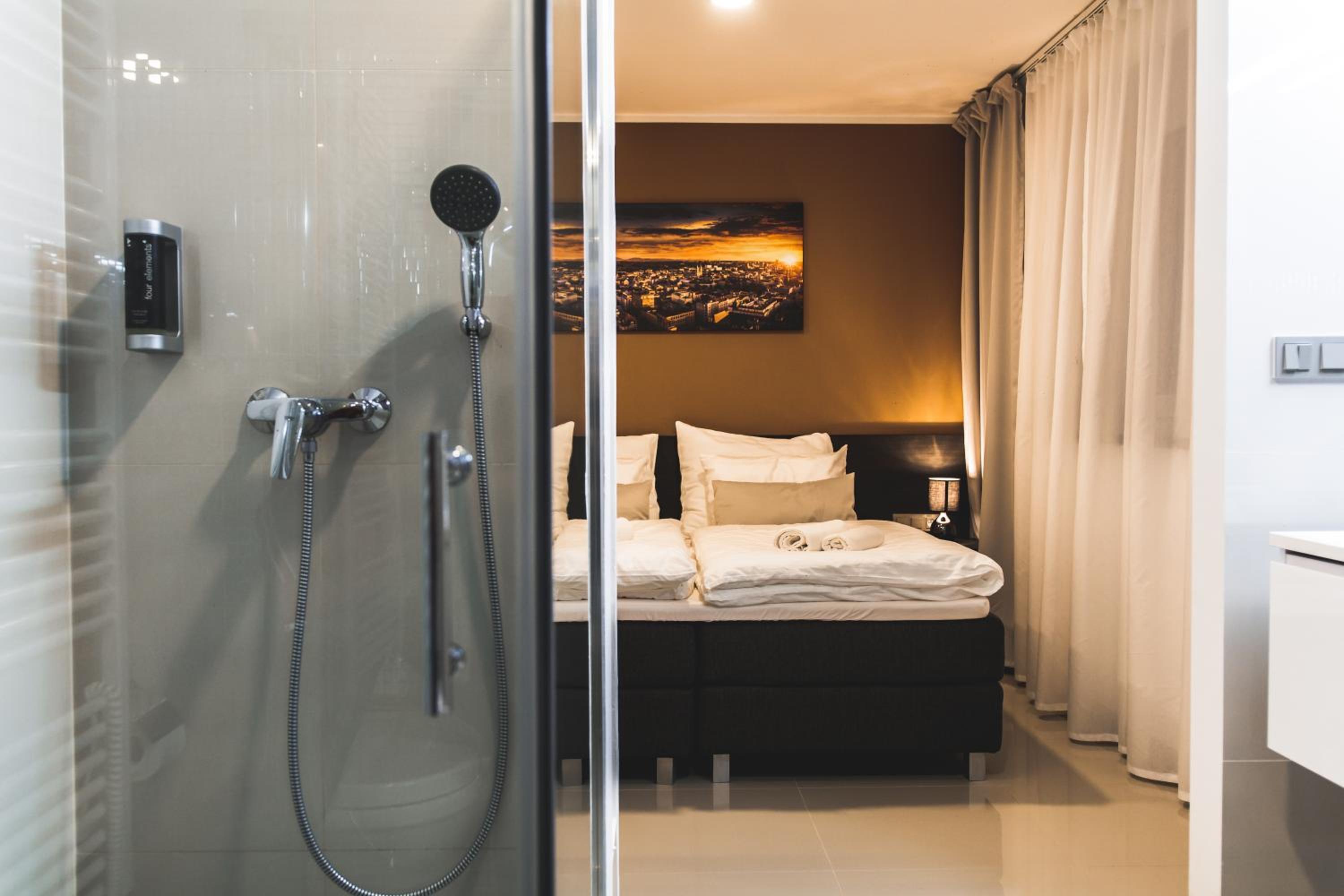 Deluxe King Suite