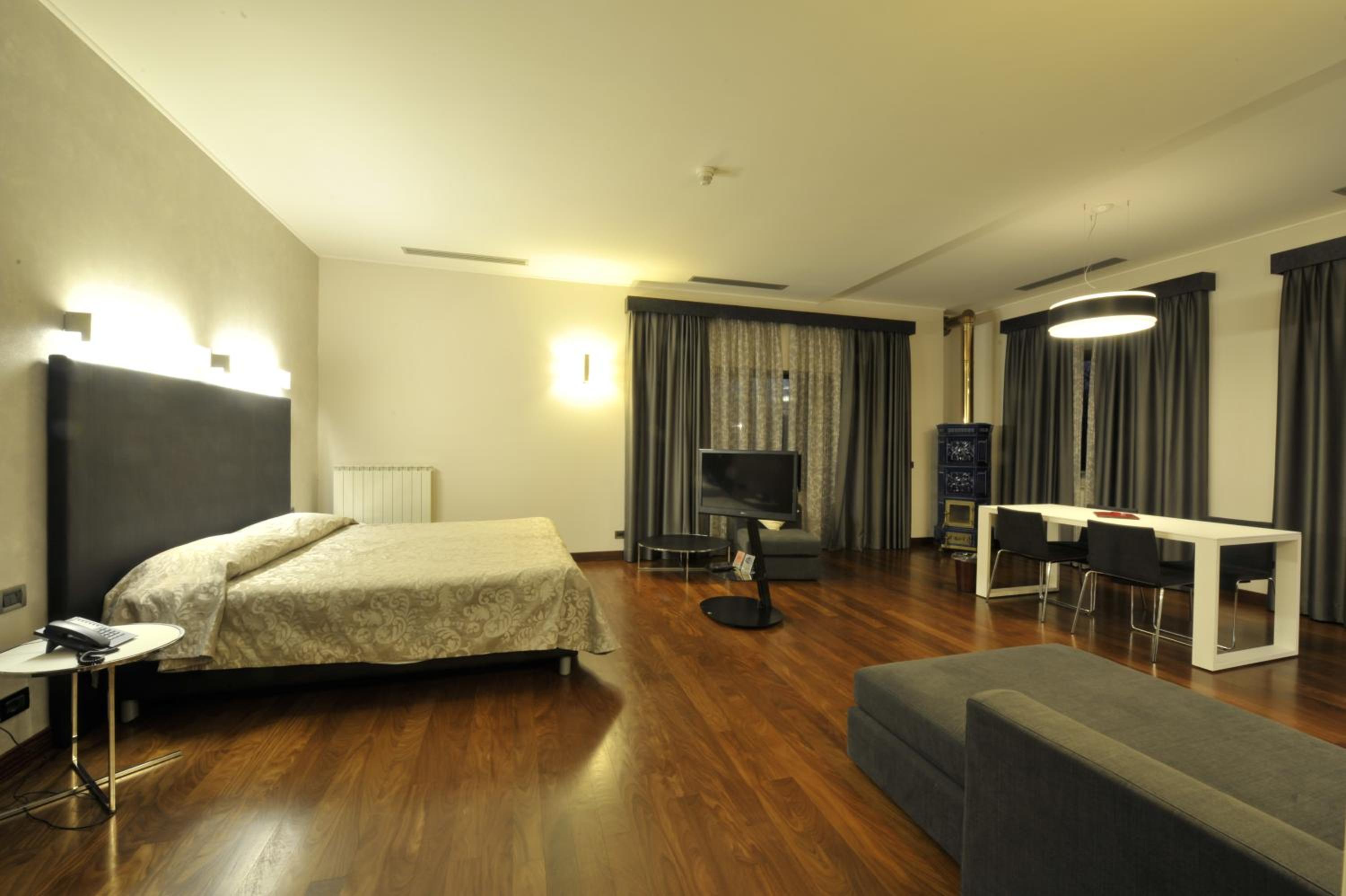 Deluxe Double Room - Photo 8