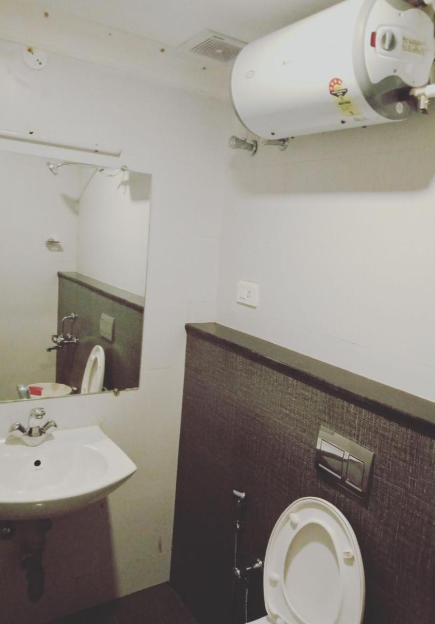 Standard Double Room - Photo 9
