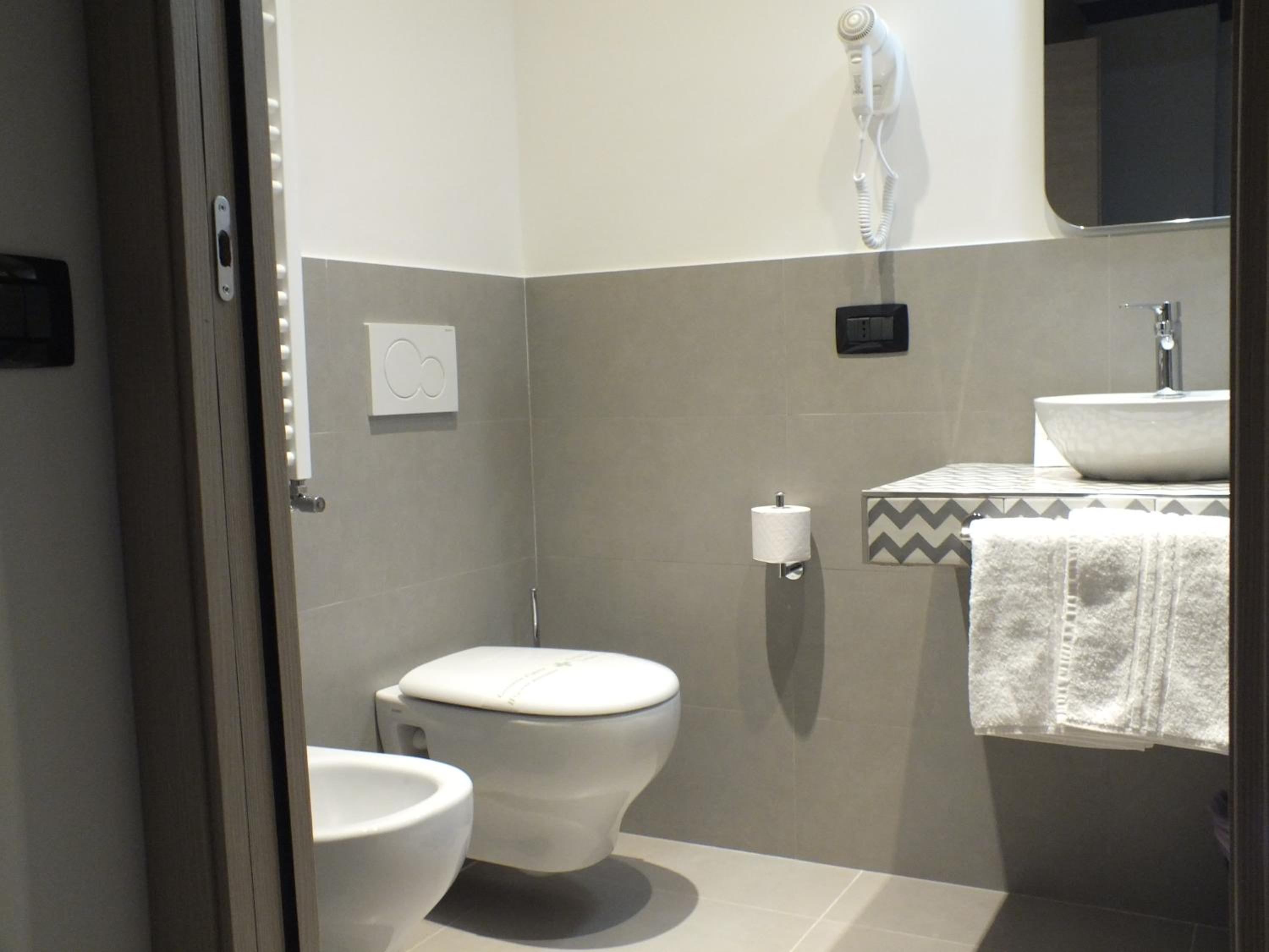 Family Room with Private Bathroom photo 2