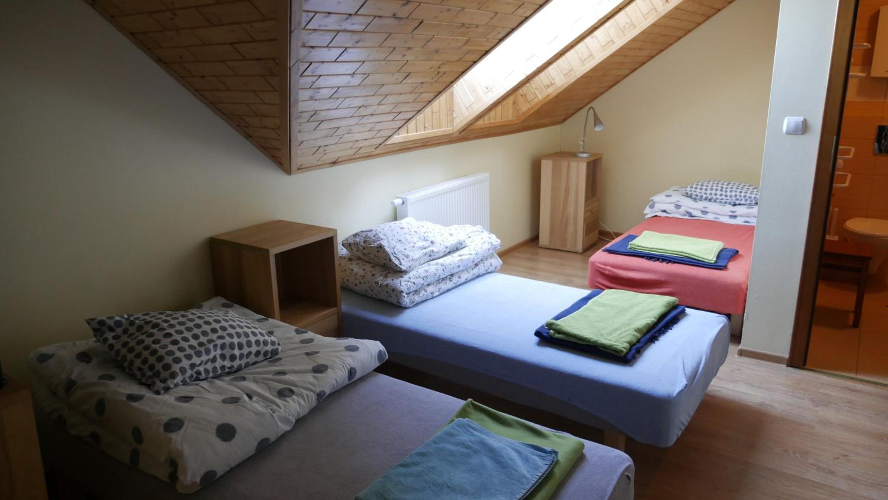 Quadruple Room with Private Bathroom - Photo 4