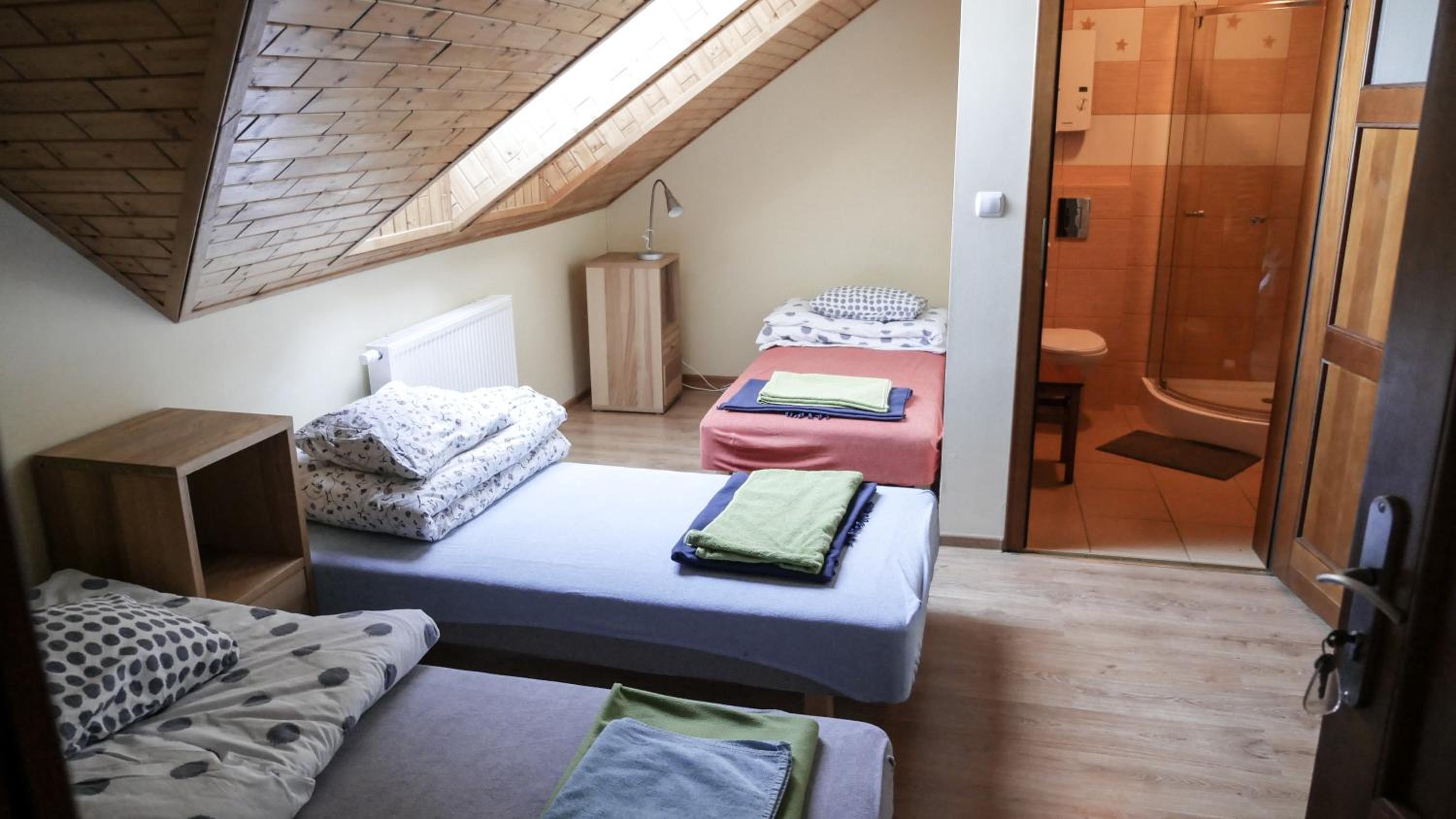 Quadruple Room with Private Bathroom - Photo 2