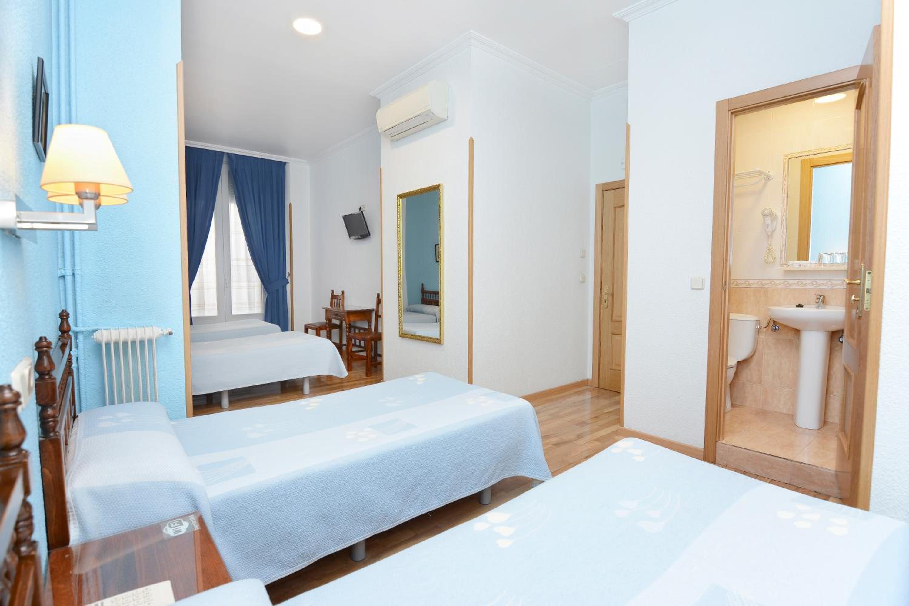 Habitación familiar con balcón