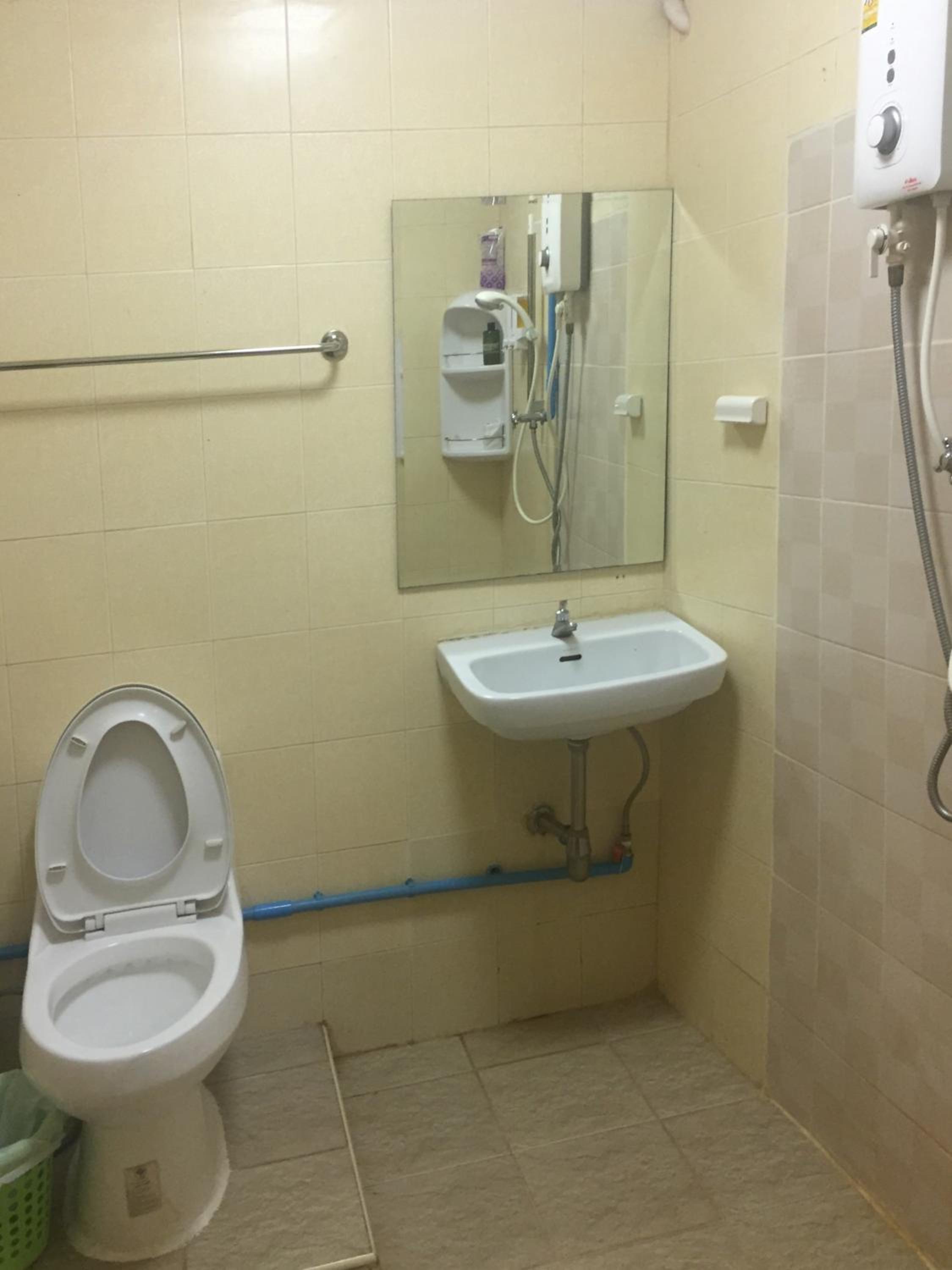 Twin Room with Shared Bathroom photo 3