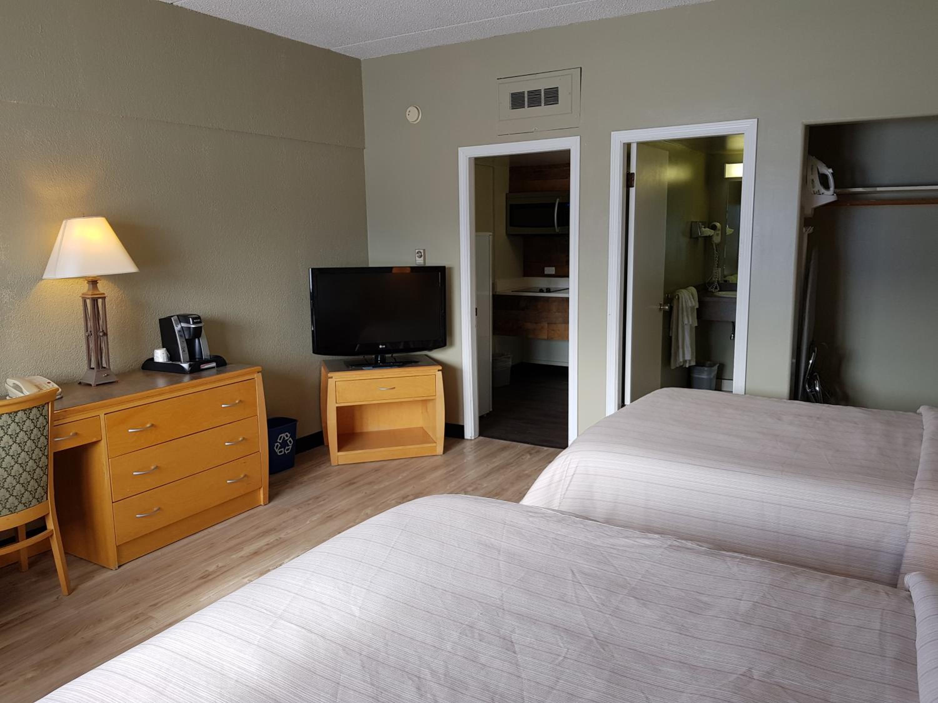King Room - Non-Smoking - Photo 10