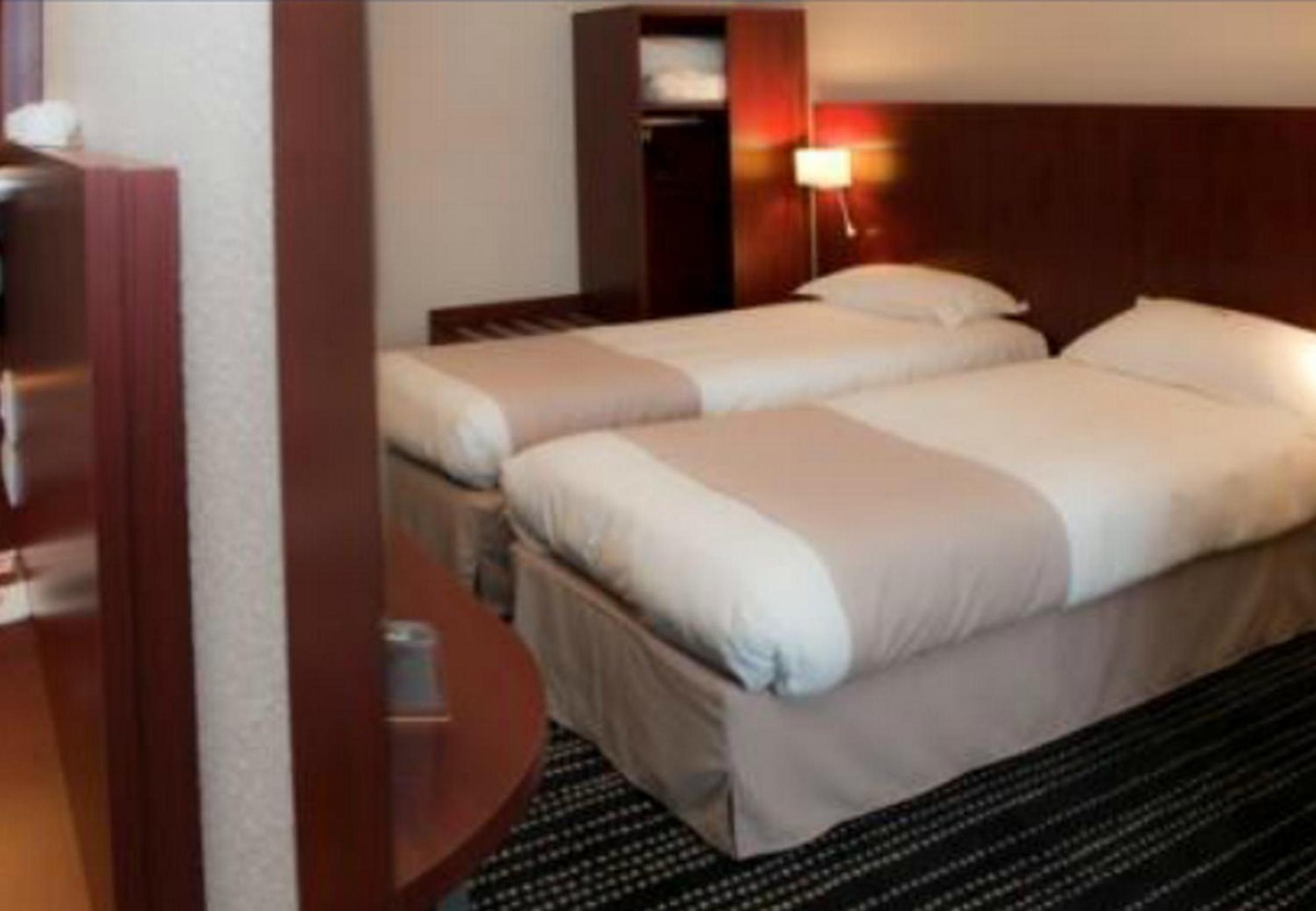 Twin Room - Photo 2