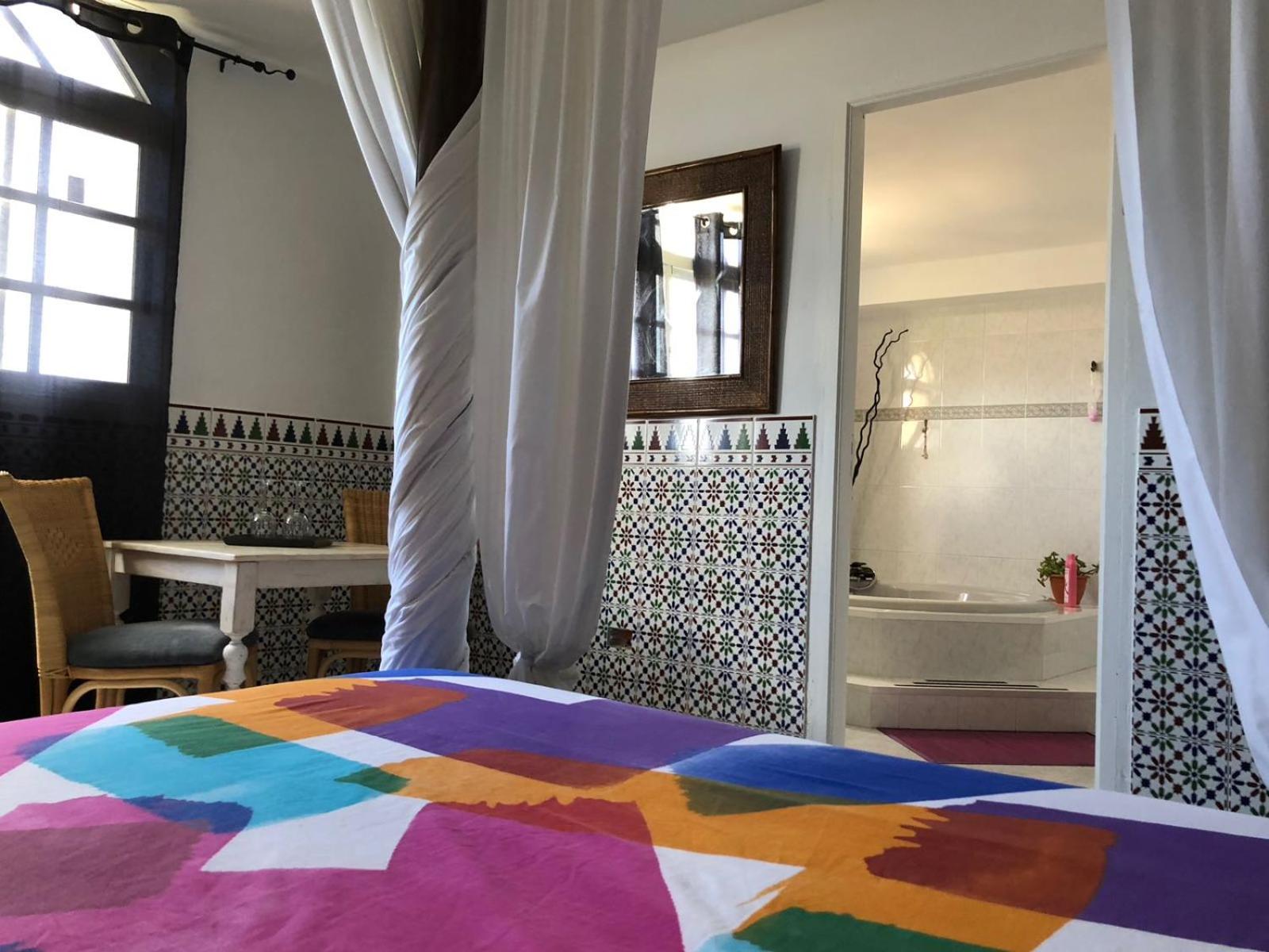 Double Room with Private Bathroom - Photo 11