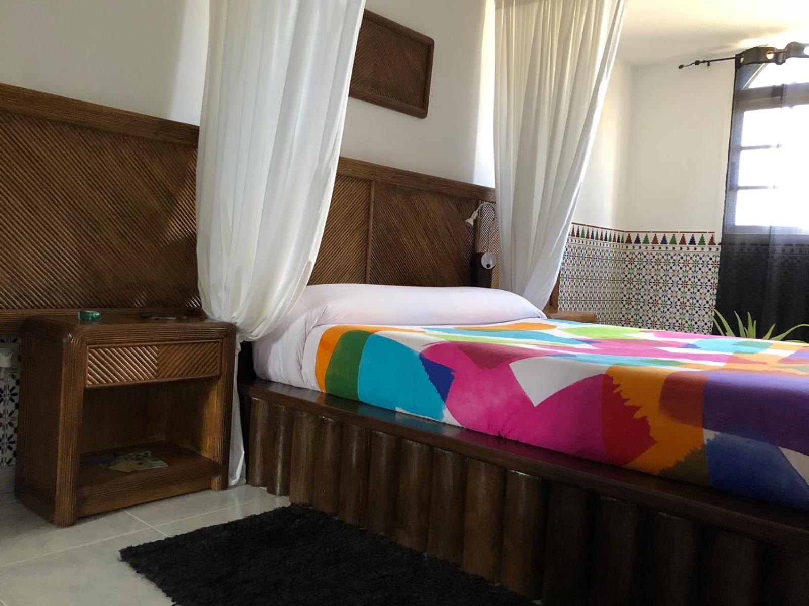 Double Room with Private Bathroom - Photo 2