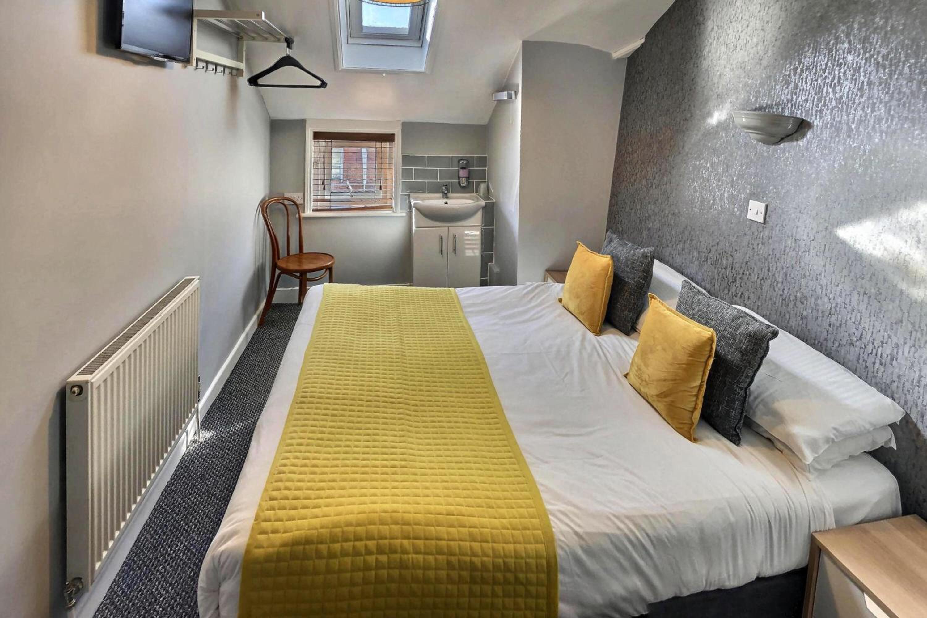 Twin Room With Private Bathroom photo 1