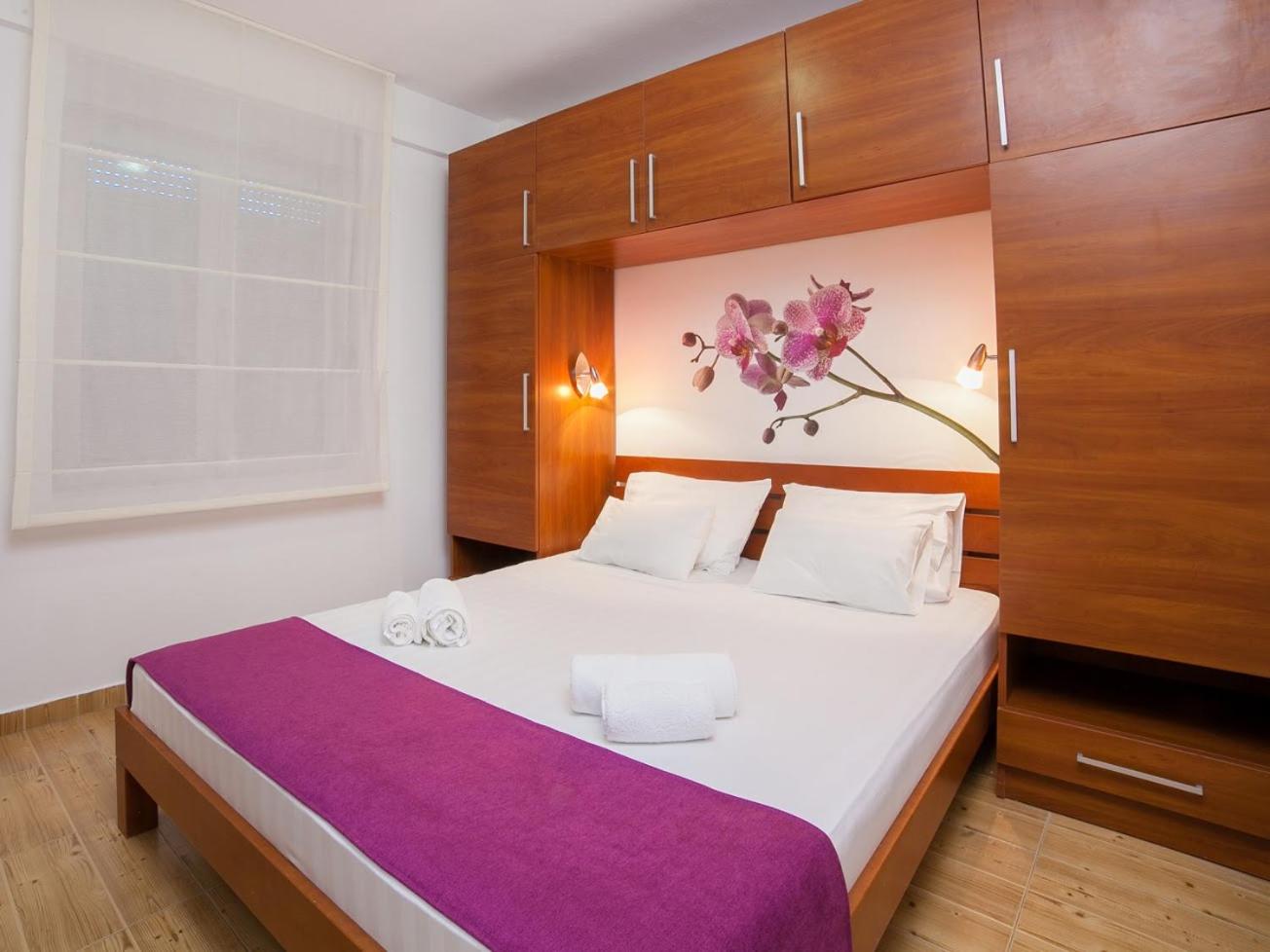 One-Bedroom Apartment with Shared Balcony and Sea View photo 1