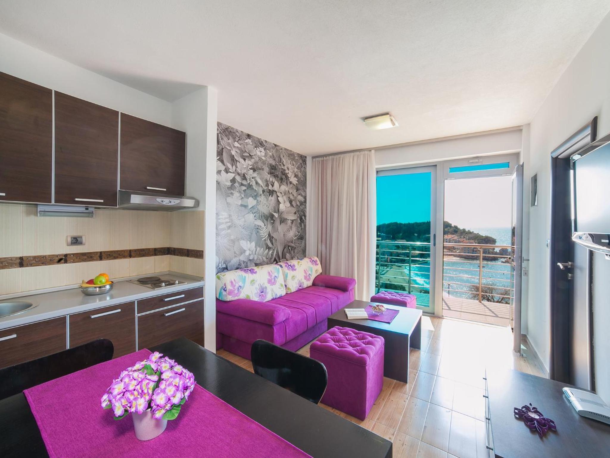 One-Bedroom Apartment with Shared Balcony and Sea View photo 2