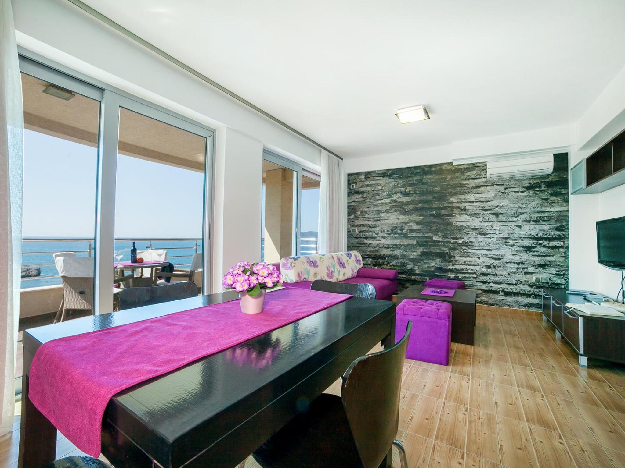 One-Bedroom Apartment with Sea View photo 2