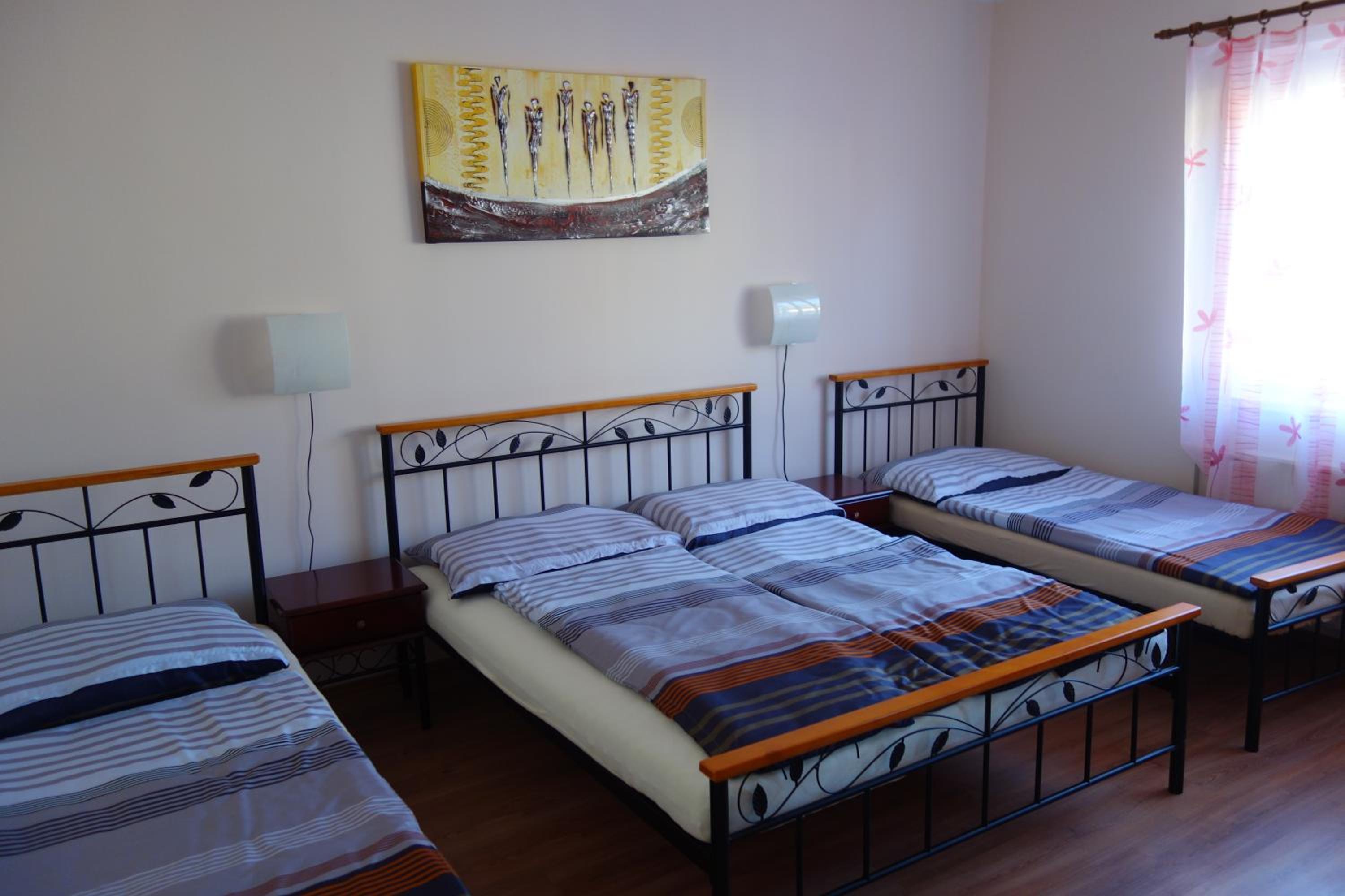One-Bedroom Apartment photo 1