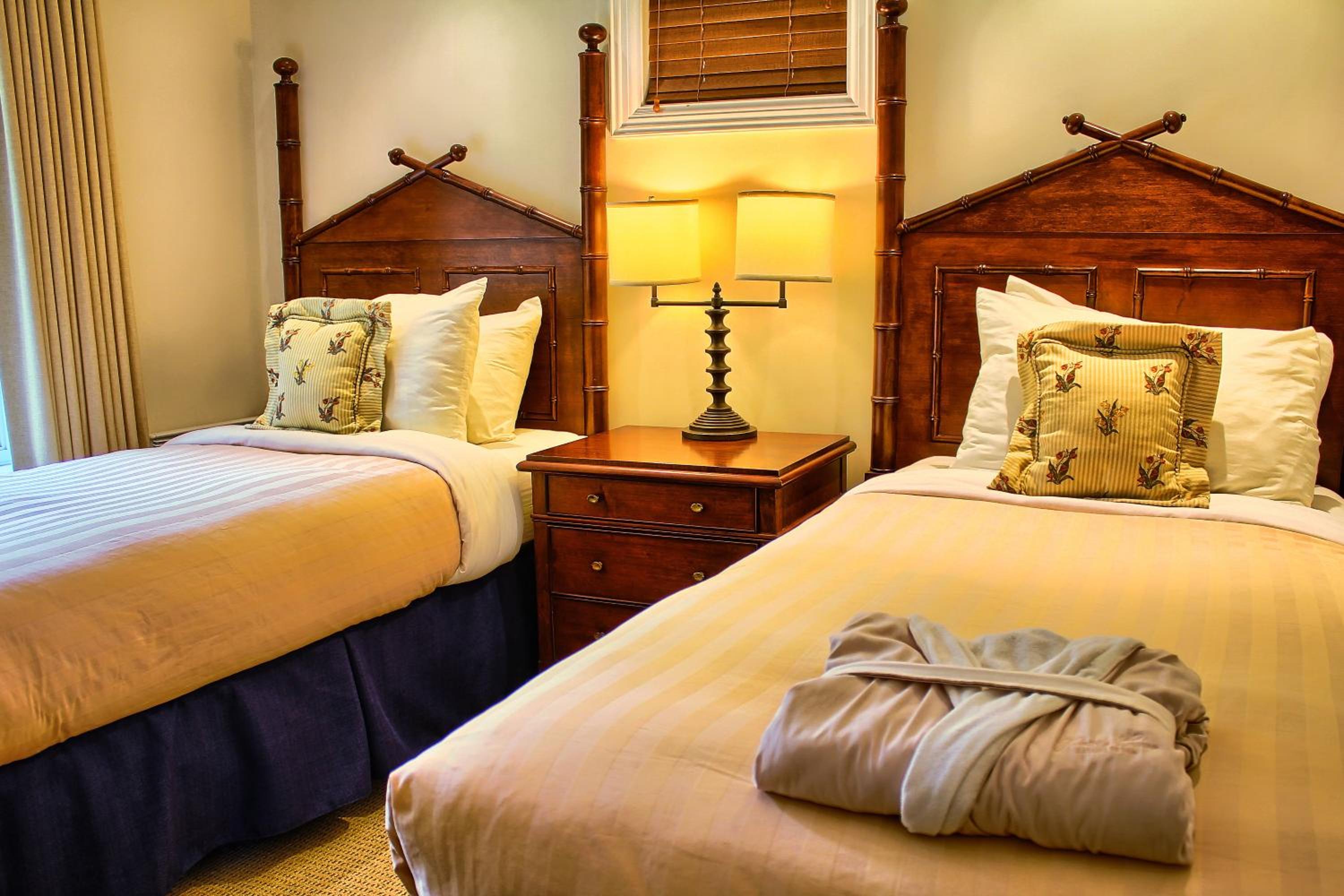 Two-Bedroom Cottage with Hot Tub photo 2
