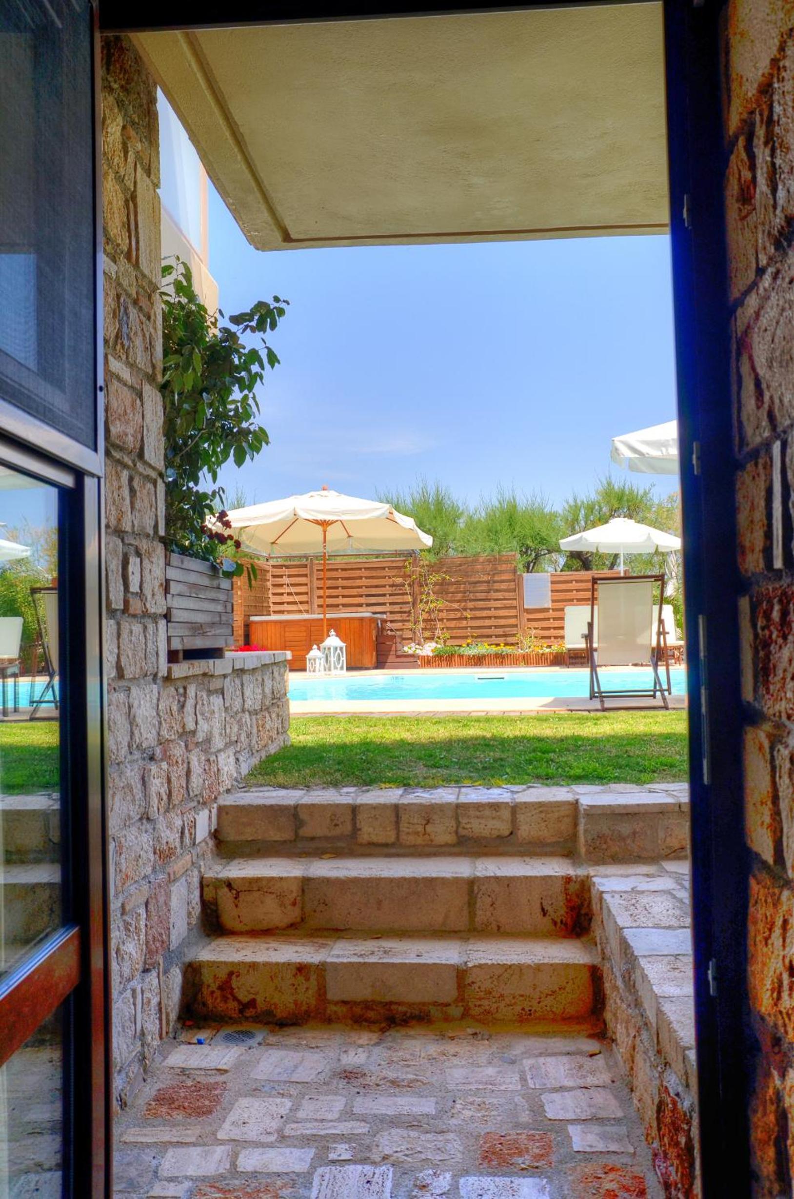 Studio with Pool View photo 3