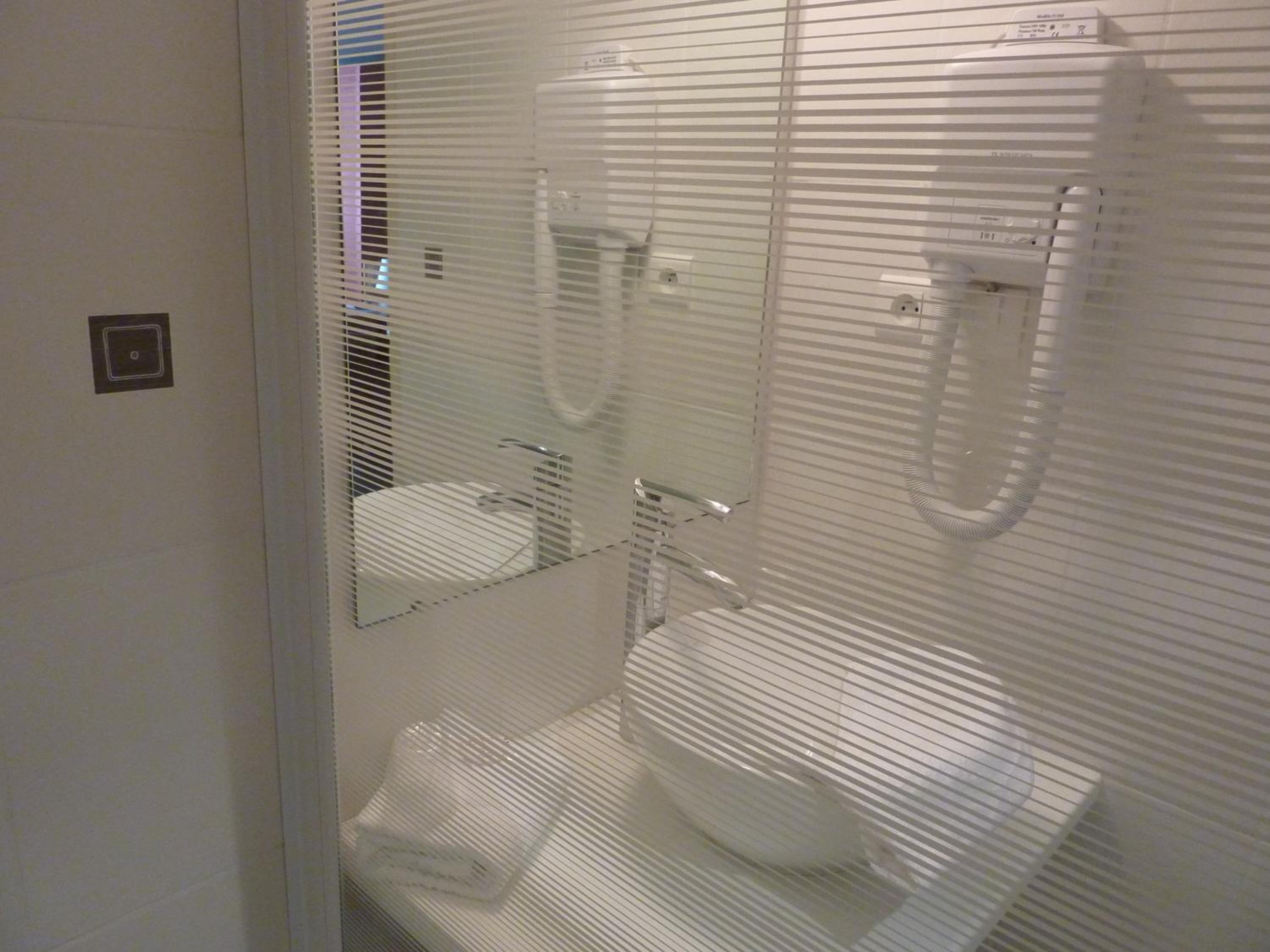 Twin Room - Photo 3