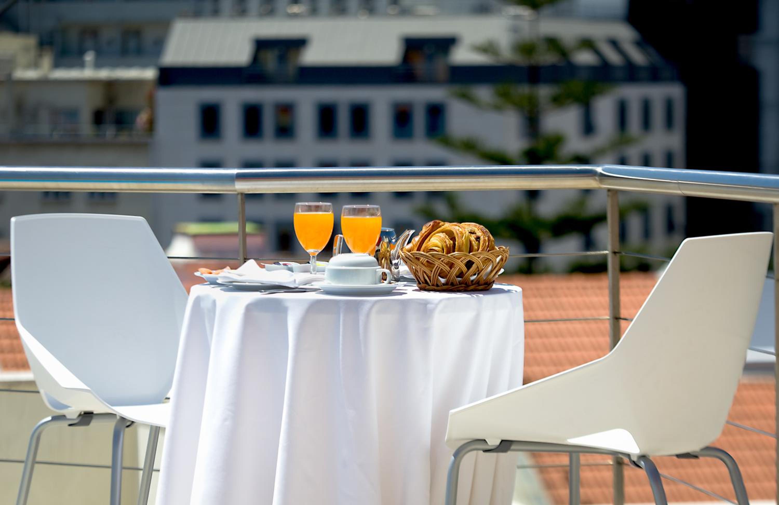 Enjoy breakfast with a stunning view on the terrace!