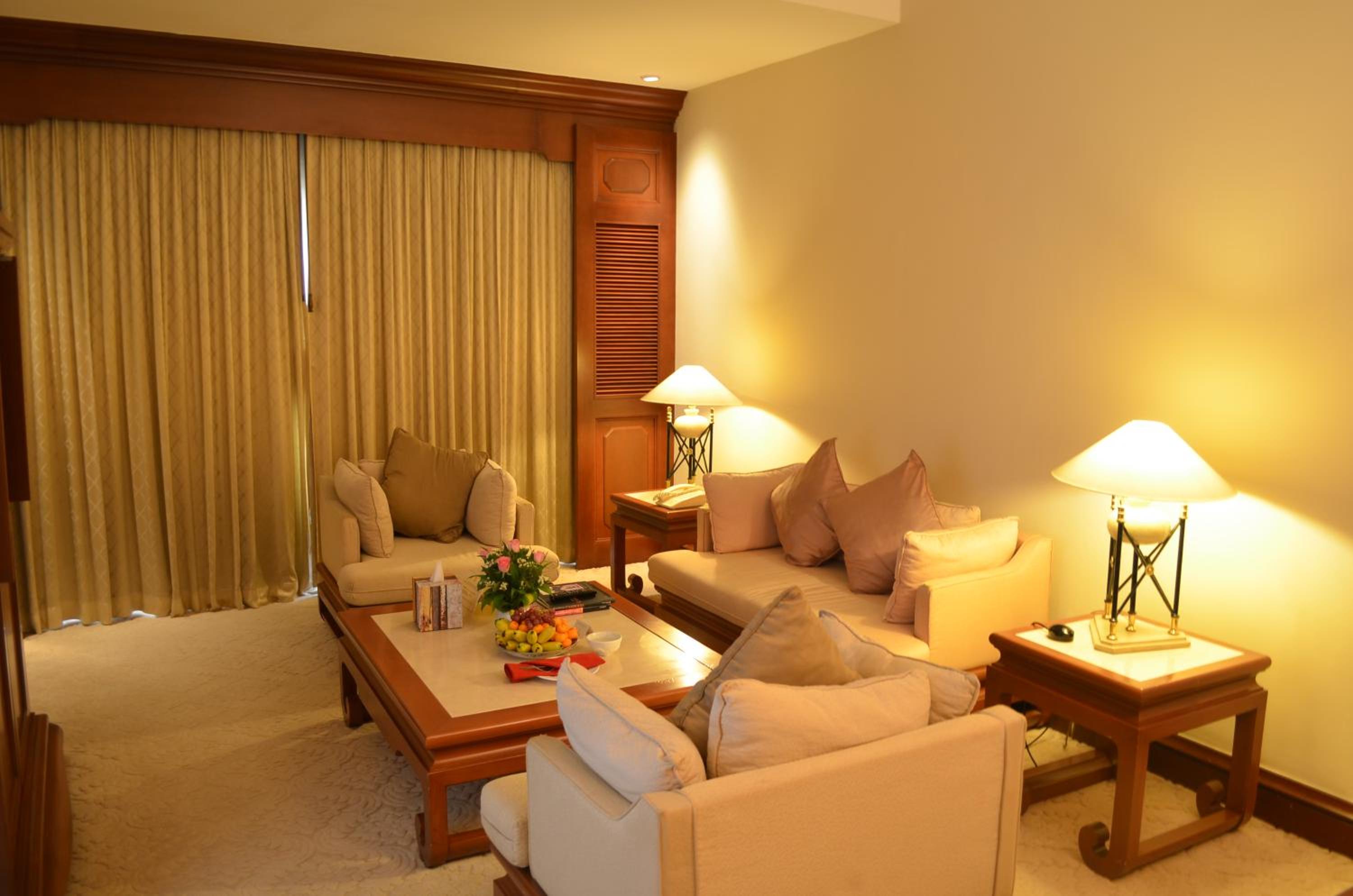 Executive Suite - Photo 5