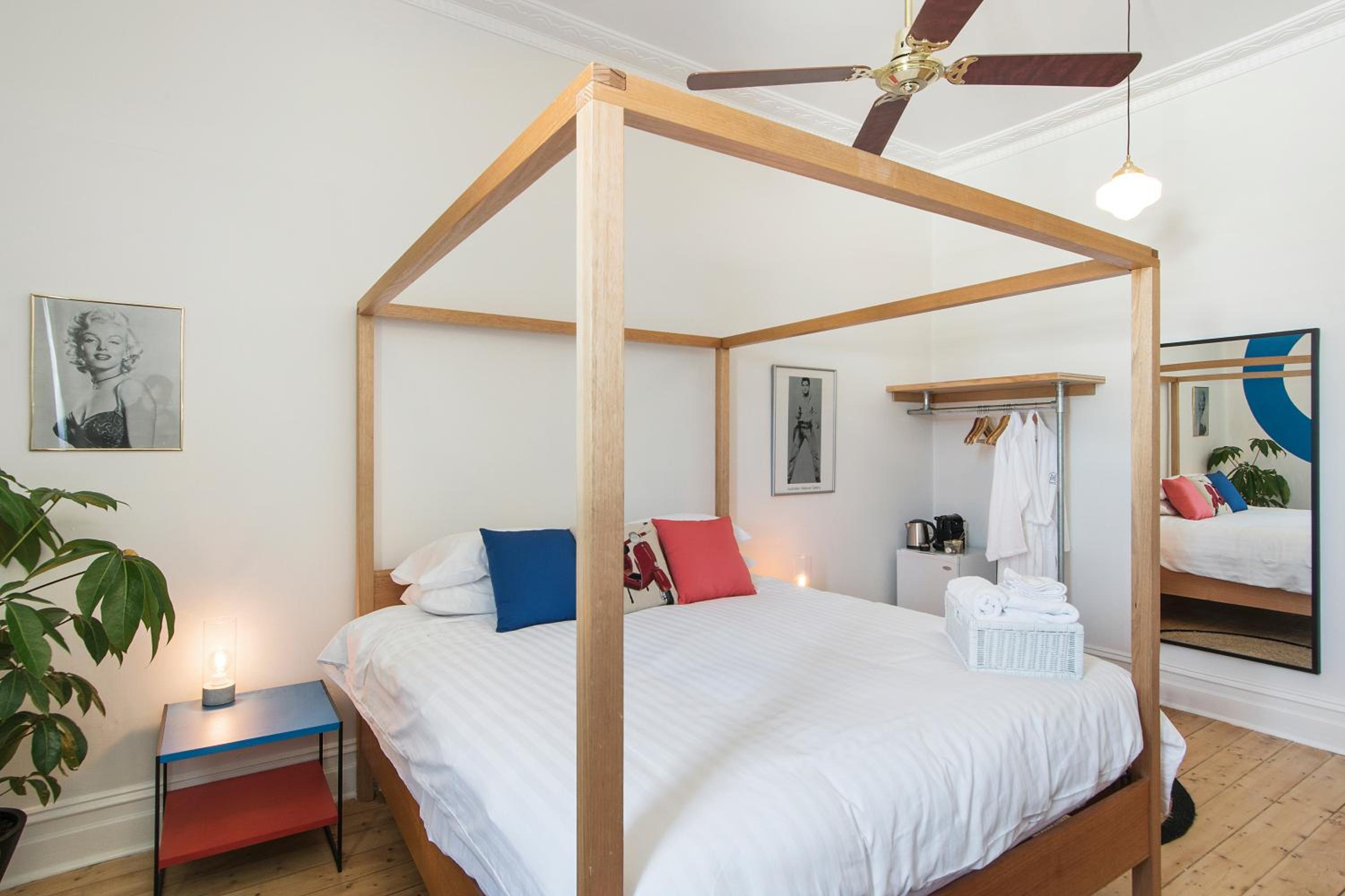 Double Room with Shared Bathroom photo 2