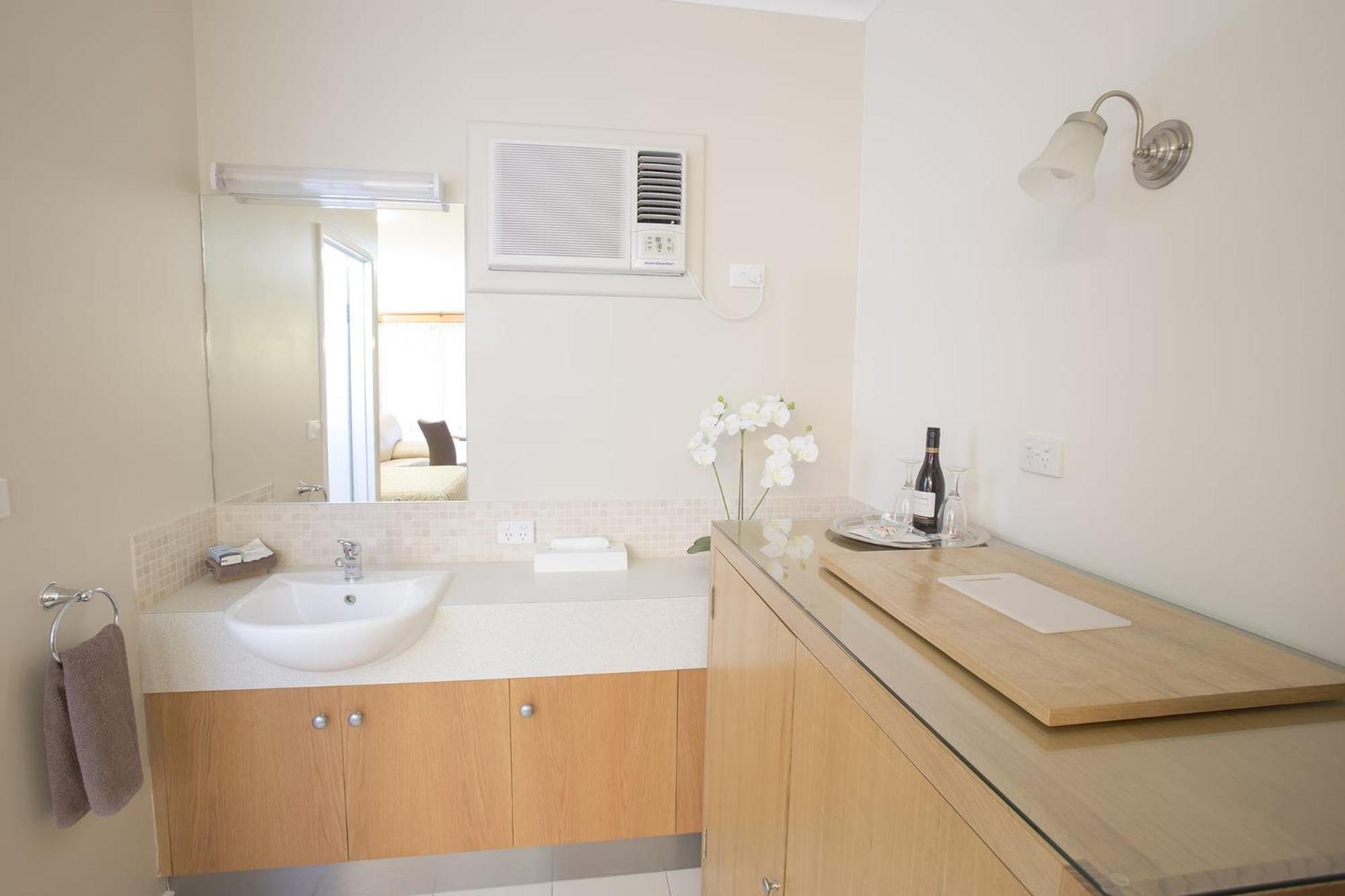 Deluxe Double Room - Photo 8
