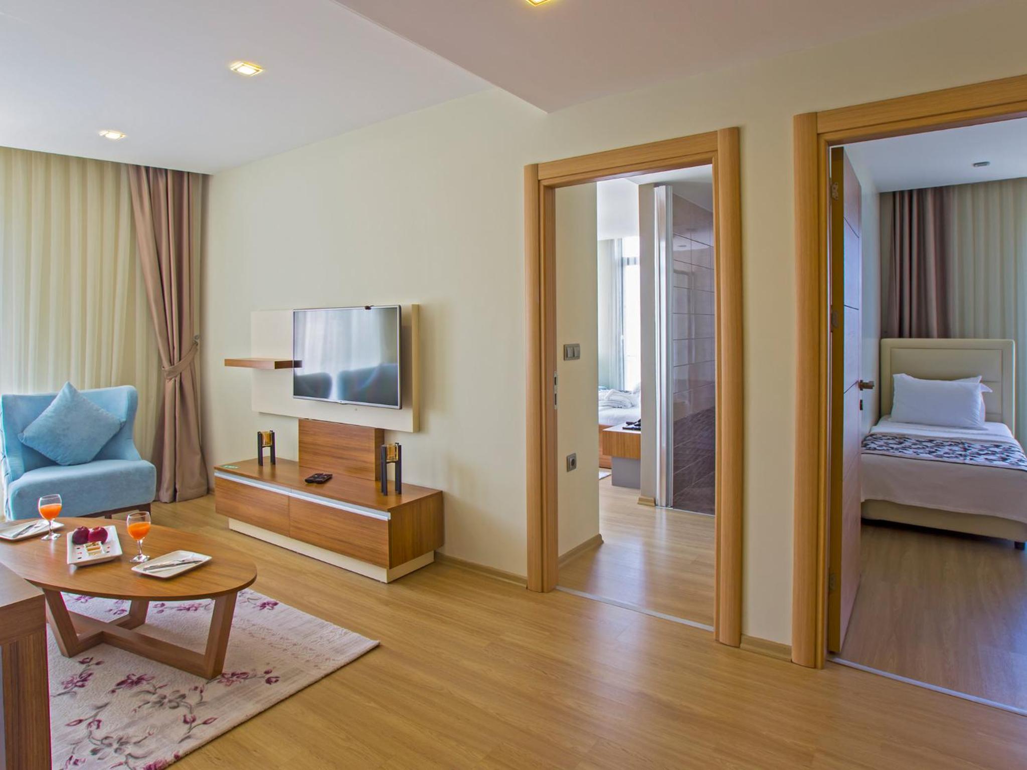 Two-Bedroom Apartment with Balcony and City View  photo 1
