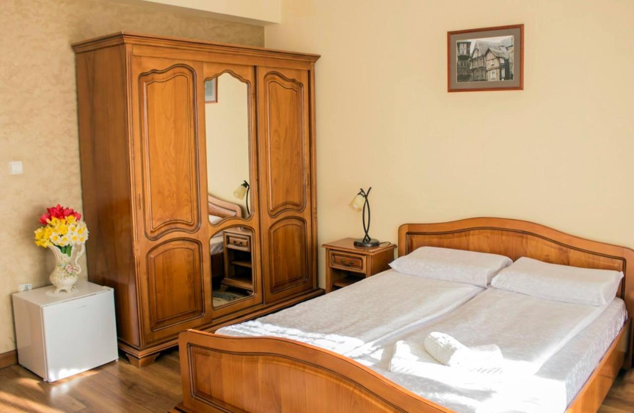 Double Room - Photo 15