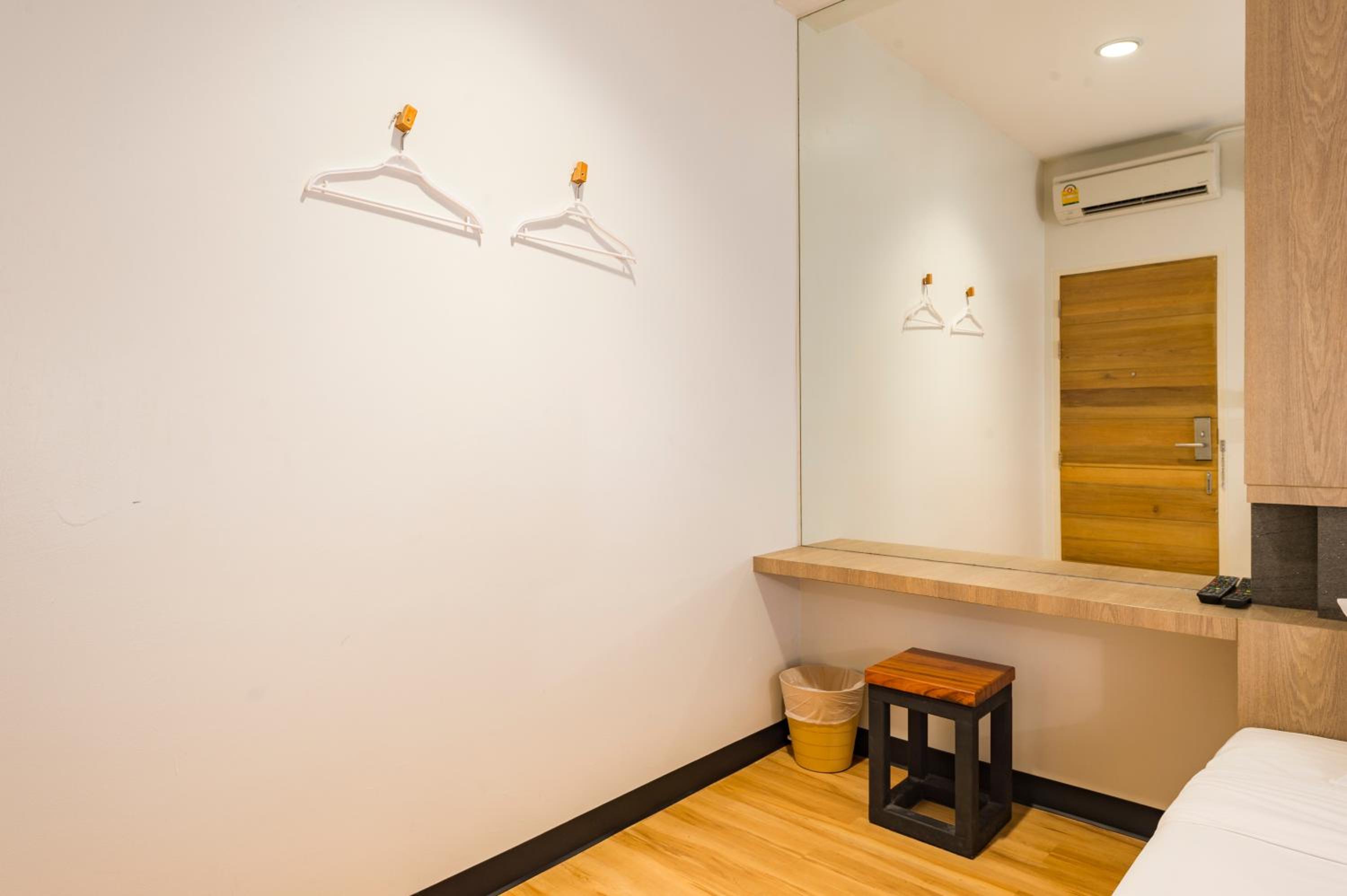 Queen Room with Shared Bathroom - No Window photo 2