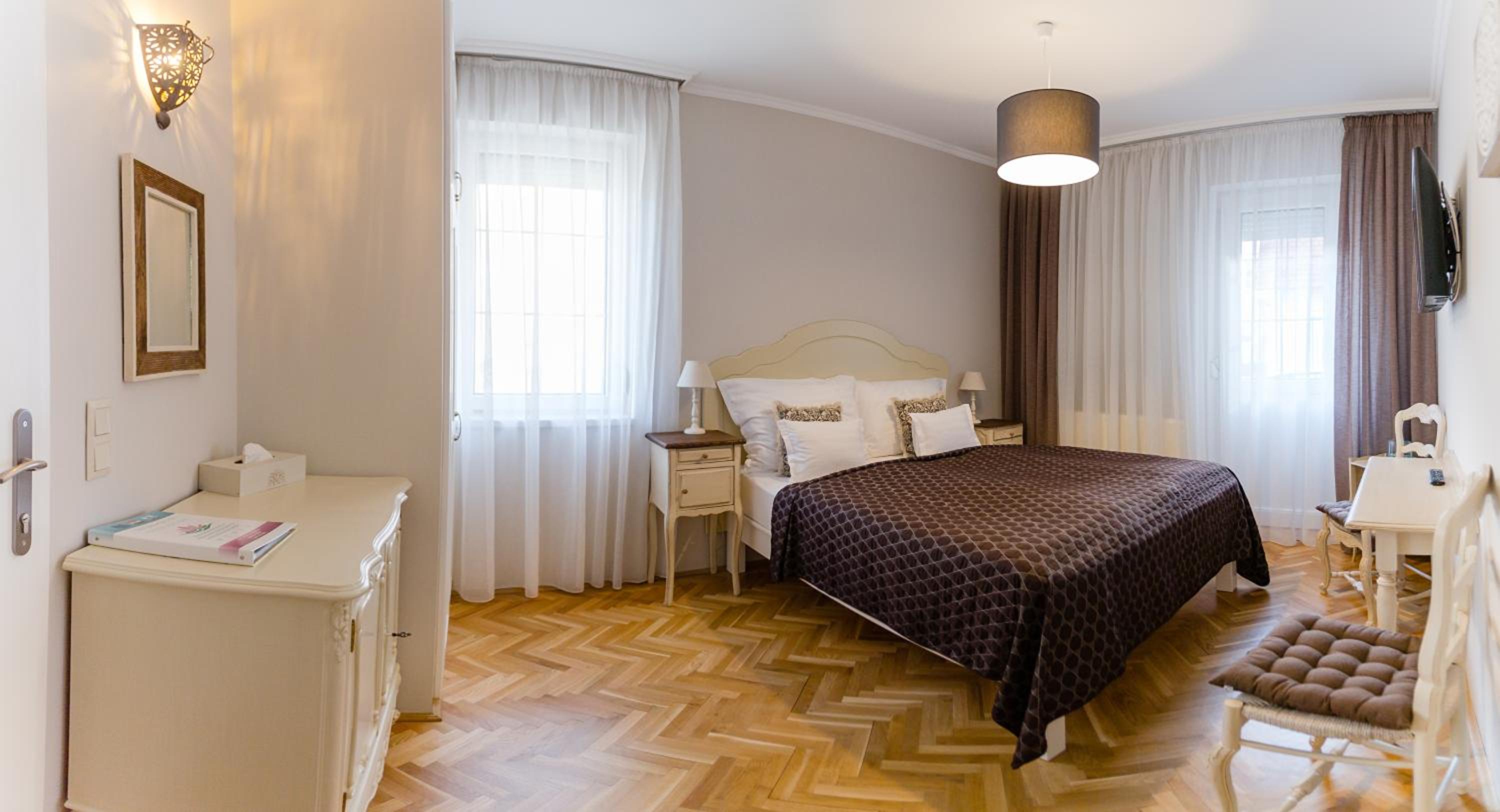 Double Room with Balcony - Photo 6