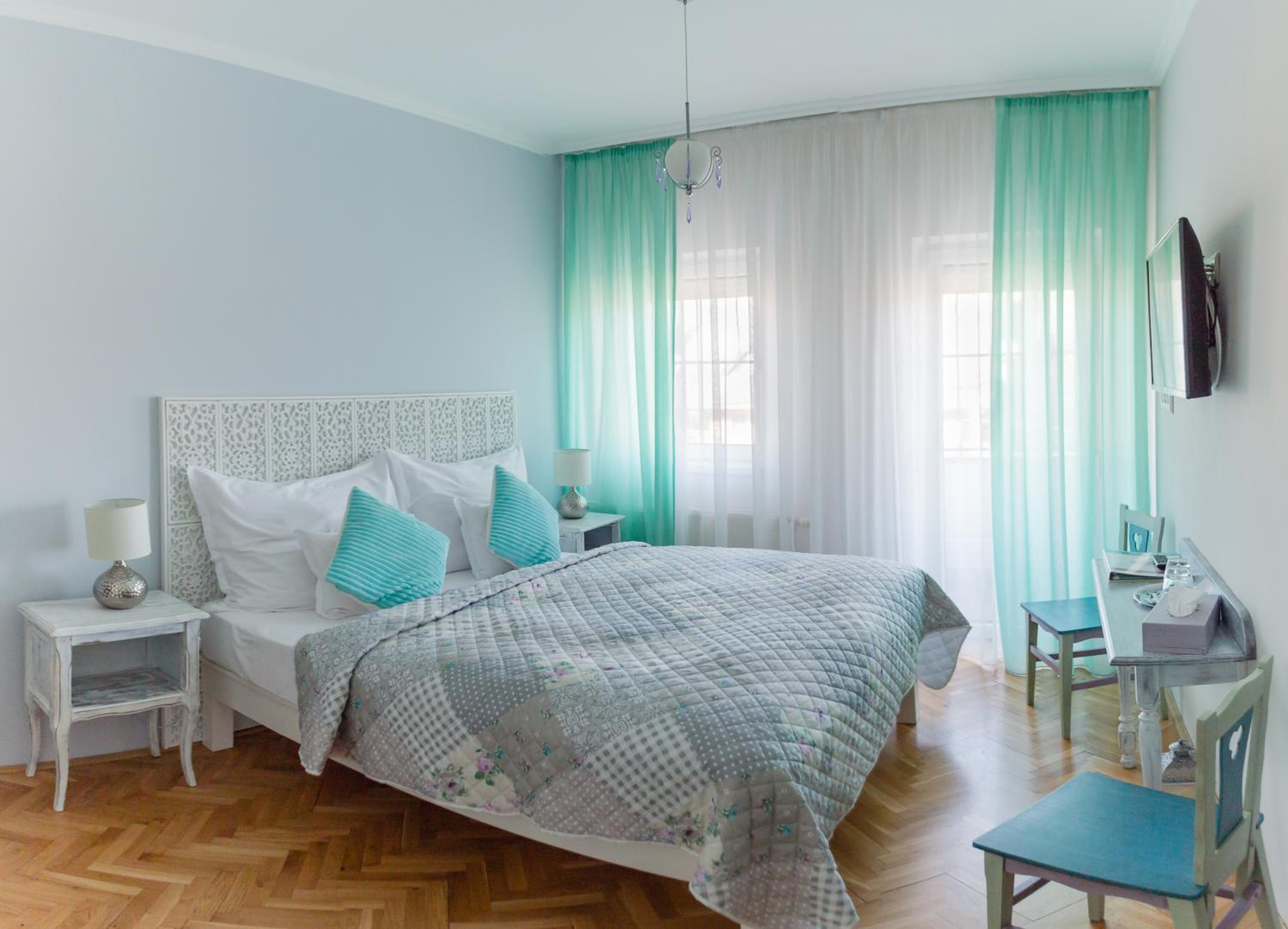 Double Room with Balcony - Photo 23