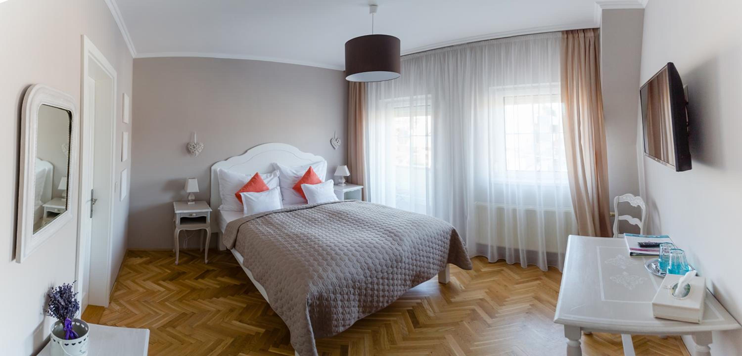 Double Room with Balcony - Photo 22