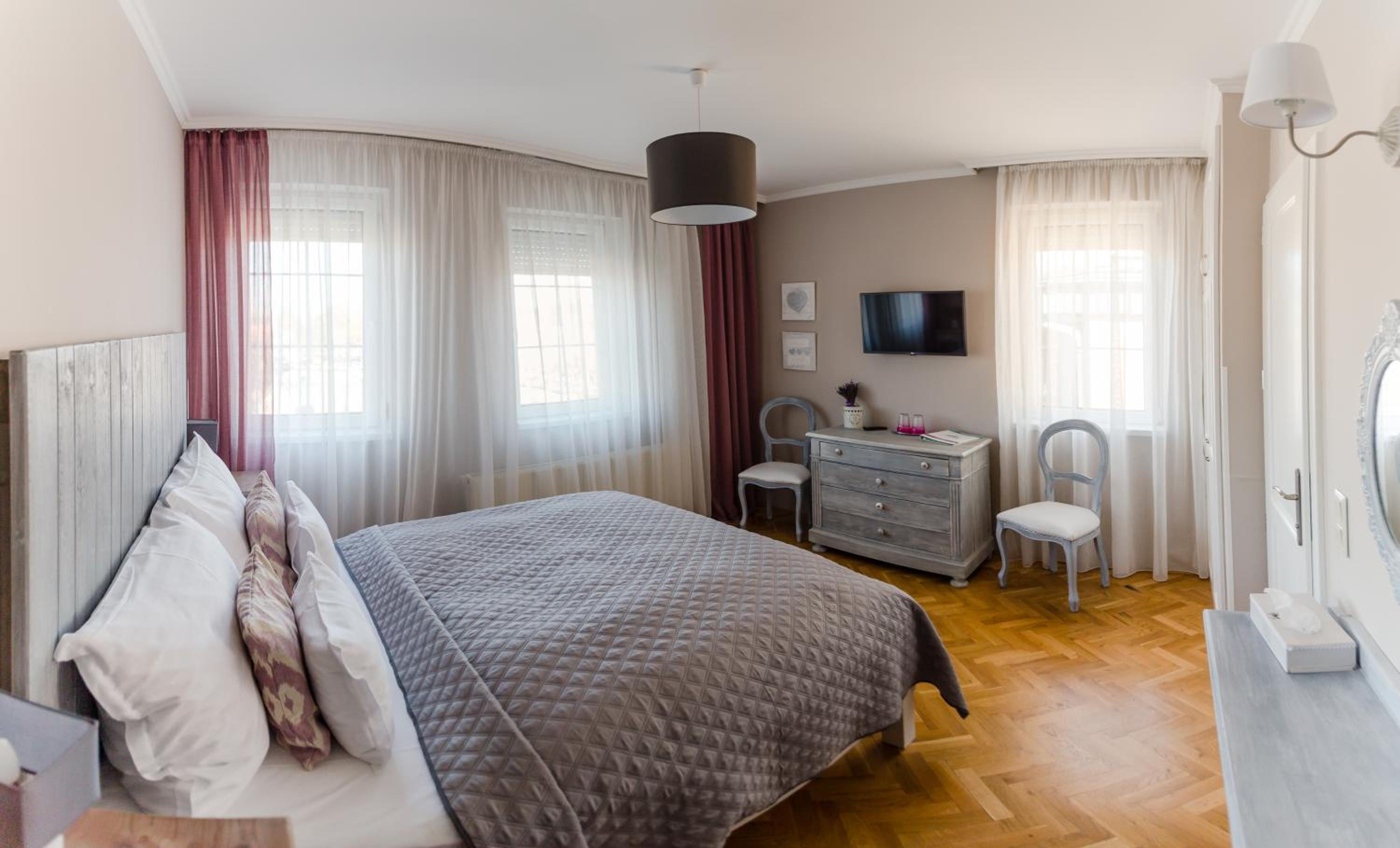 Double Room with Balcony - Photo 21