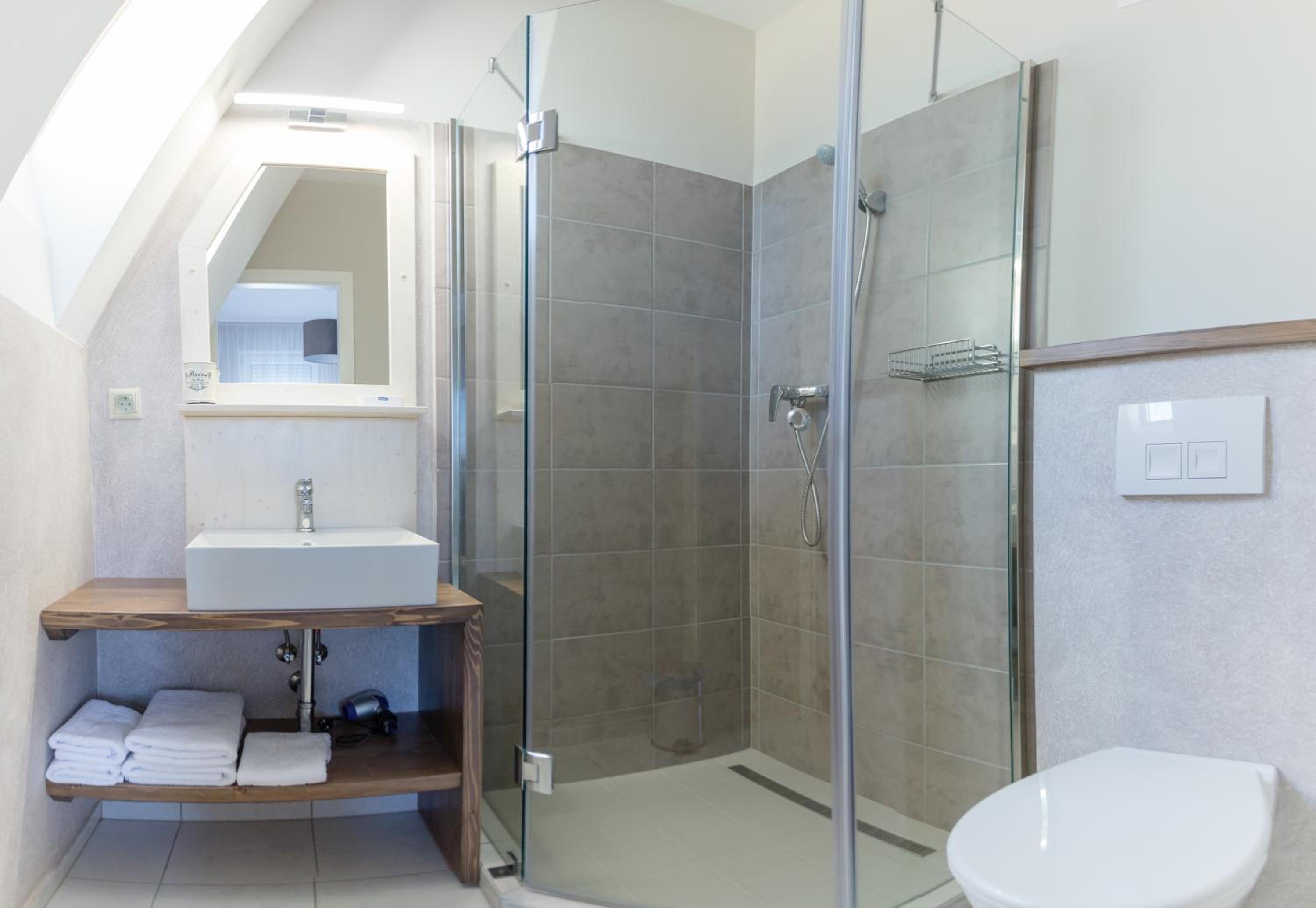 Double Room with Balcony - Photo 2