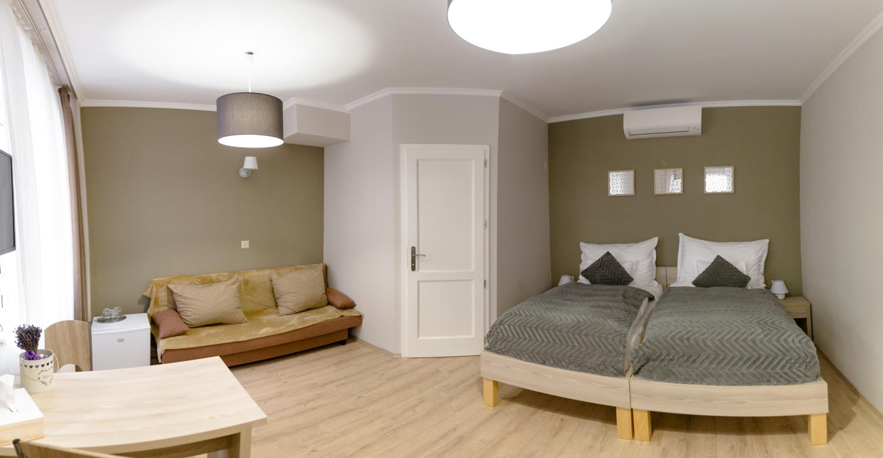 Double Room with Balcony - Photo 16