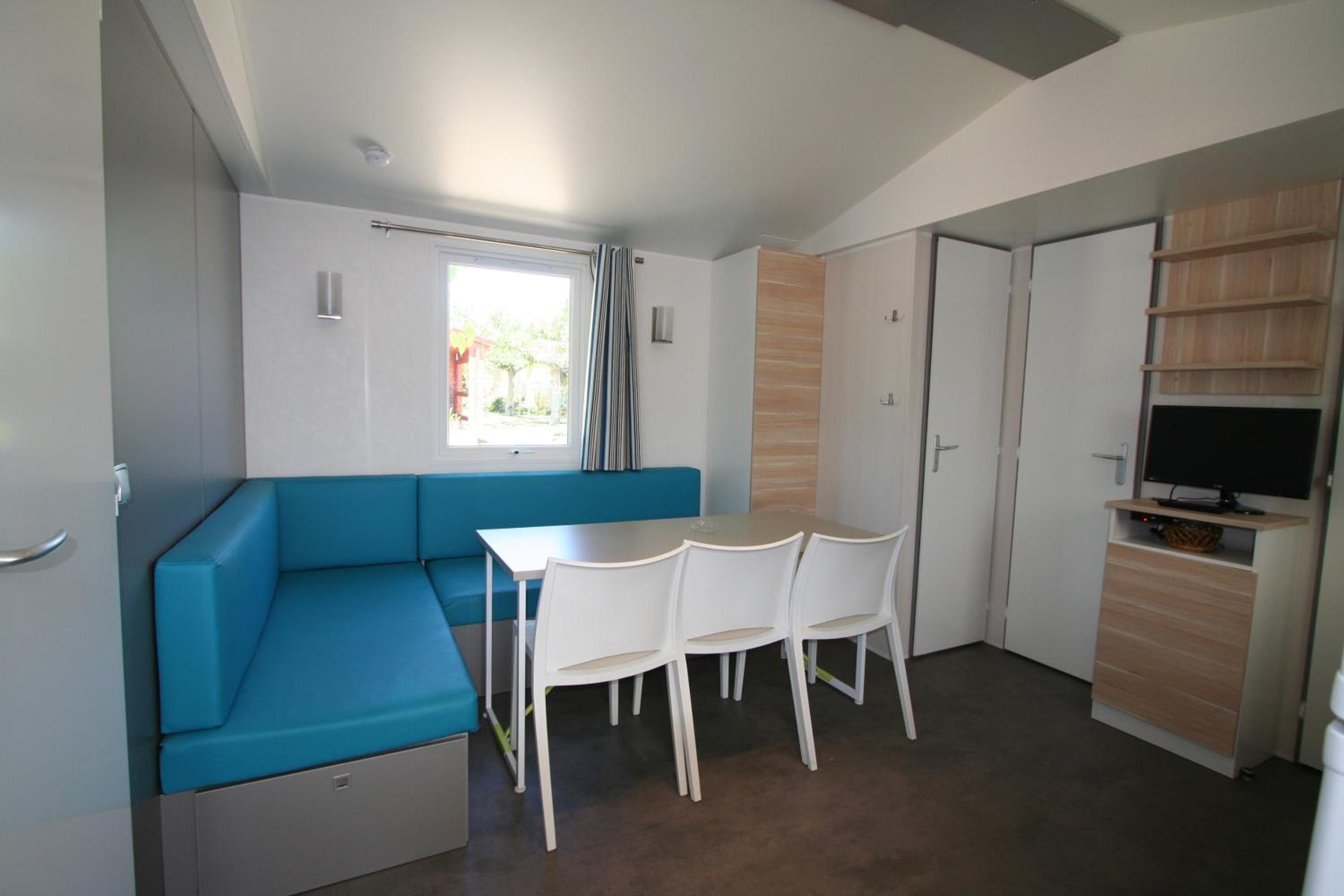 Mobile Home photo 3