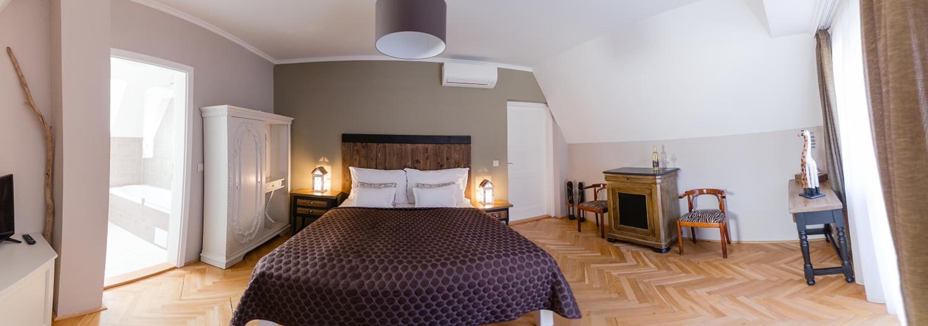 Double Room with Balcony - Photo 19