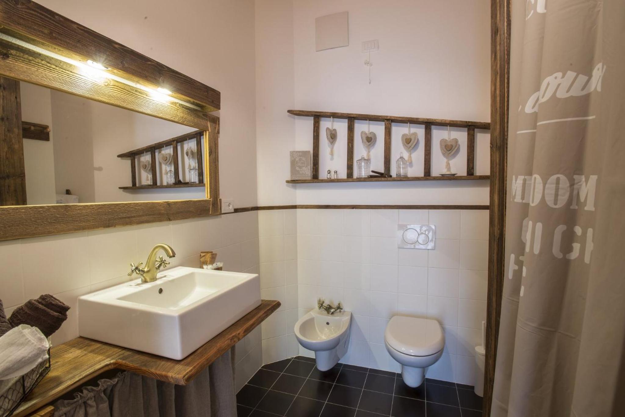 Double Room - Photo 16