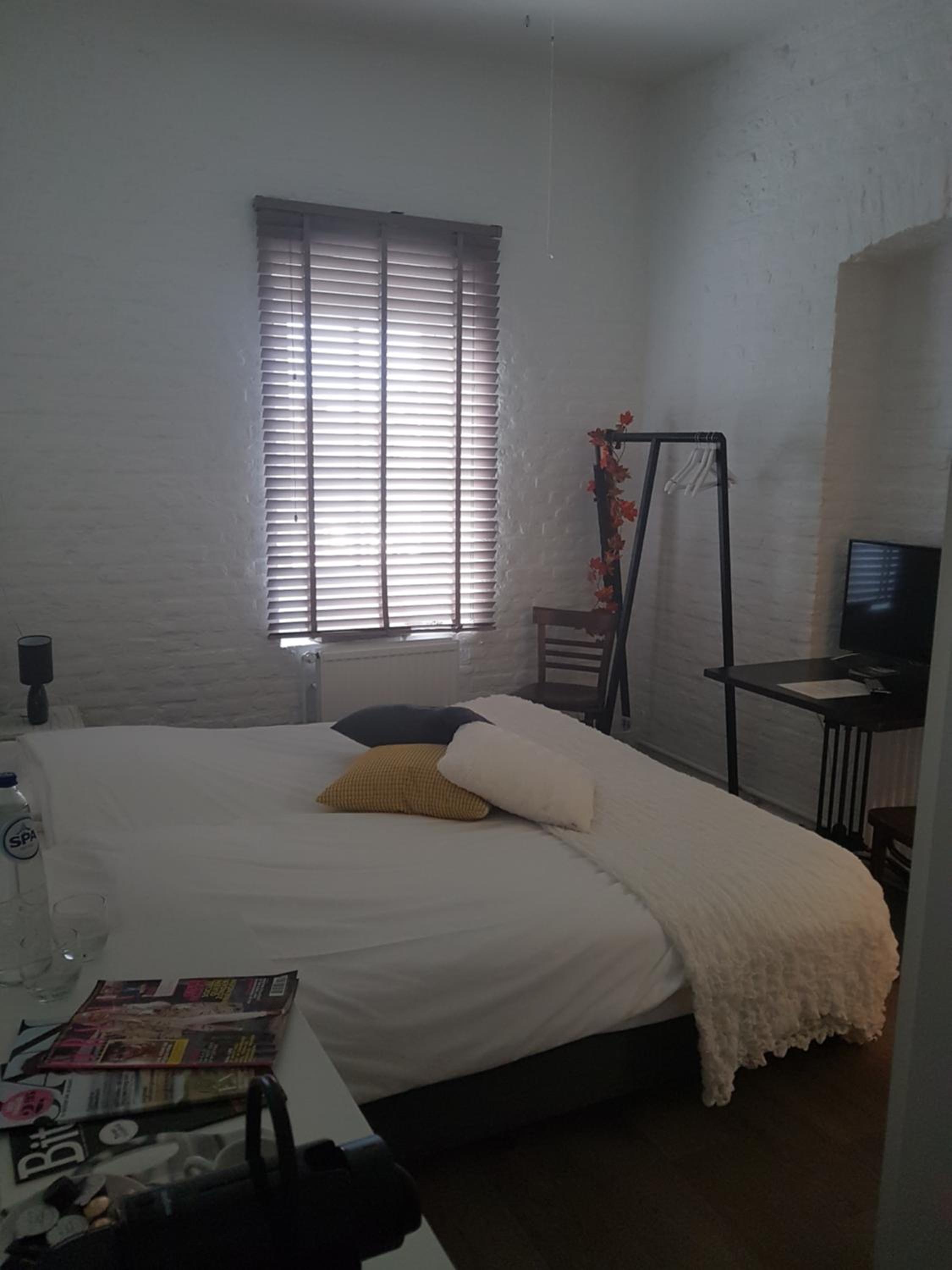 Small Budget Room photo 1