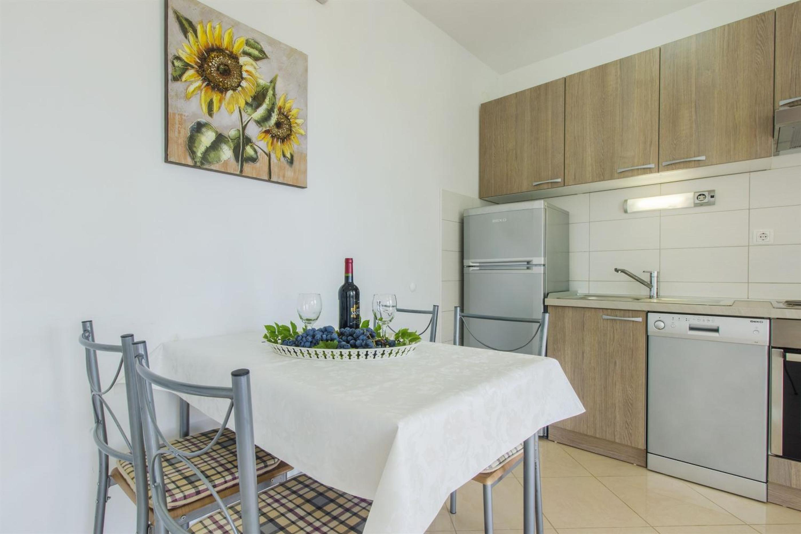 One-Bedroom Apartment with Balcony photo 3