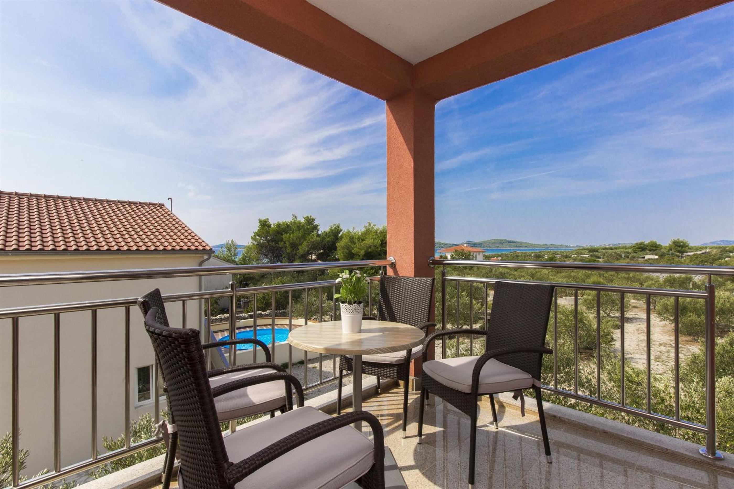 One-Bedroom Apartment with Sea View photo 2