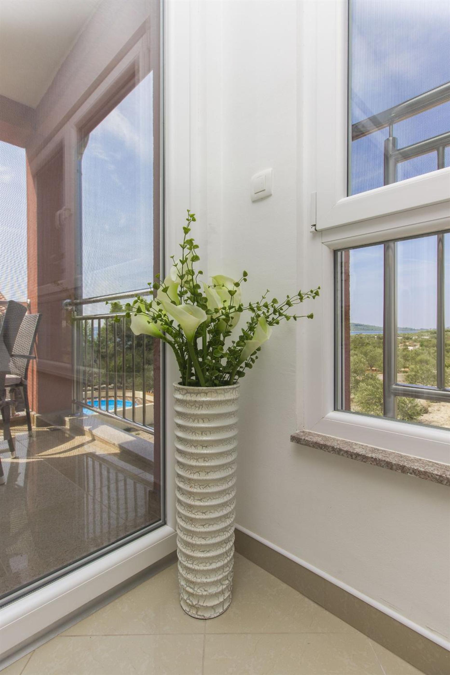 One-Bedroom Apartment with Sea View photo 3
