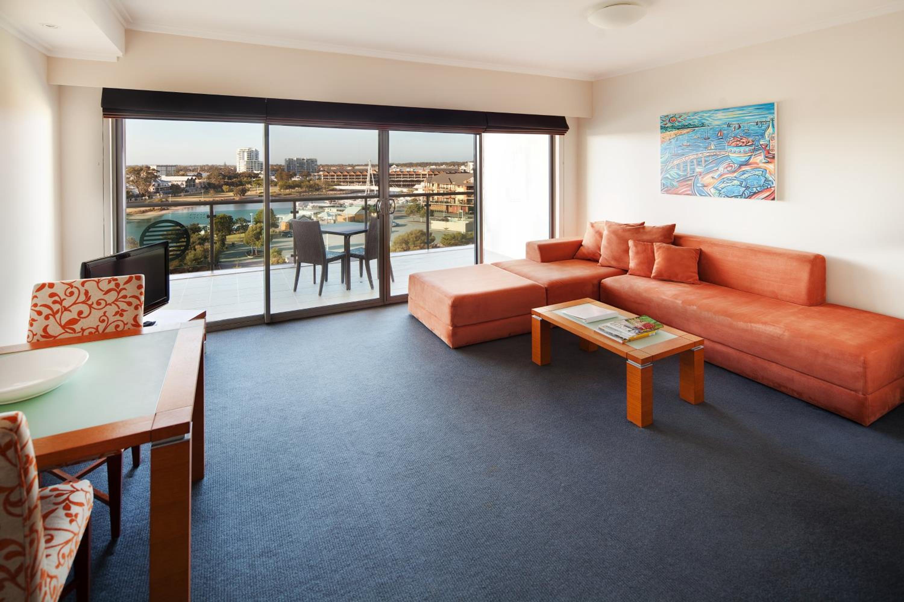 One-Bedroom Apartment - Photo 3