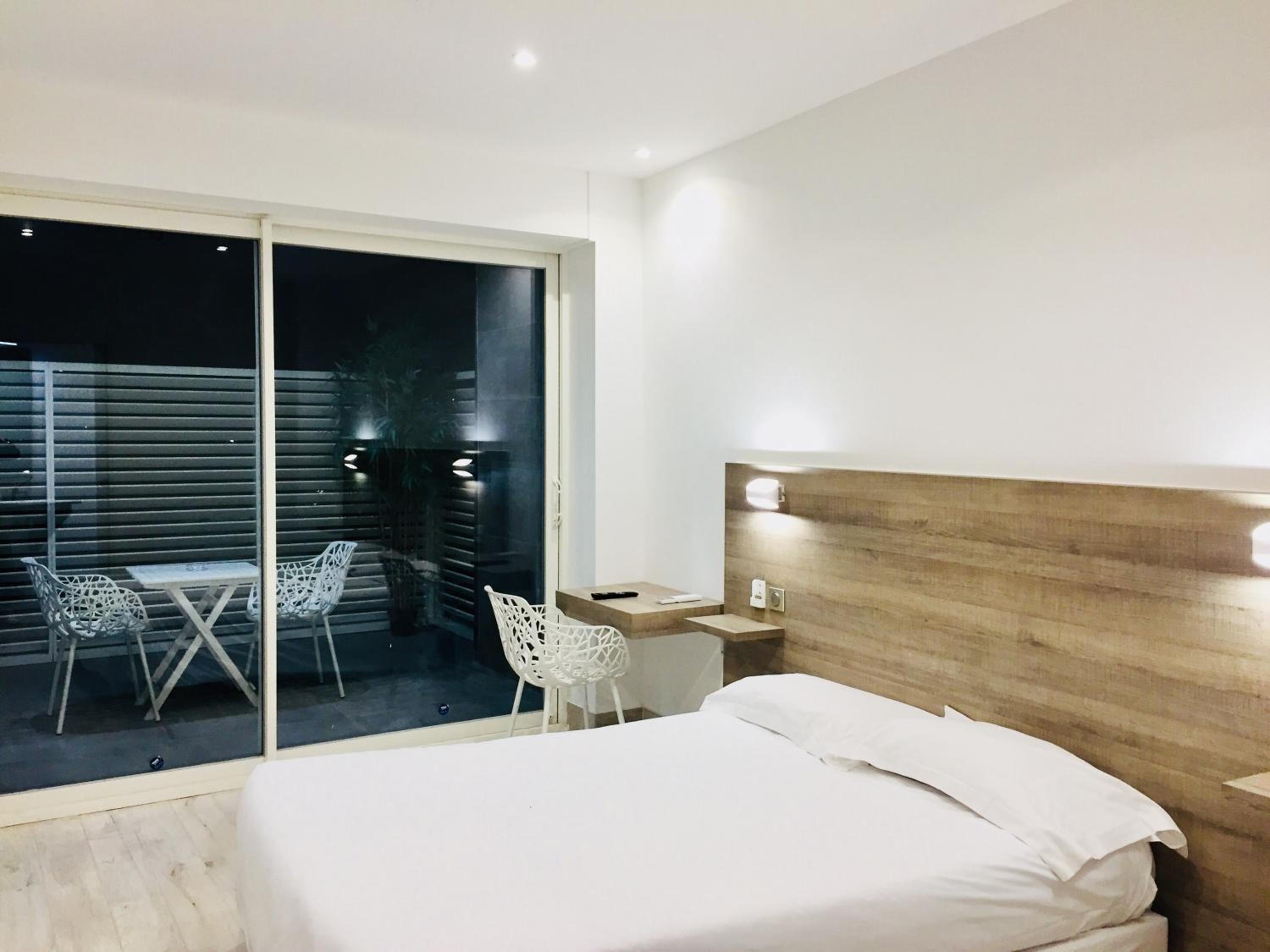 Double Room - Disability Access - Photo 1