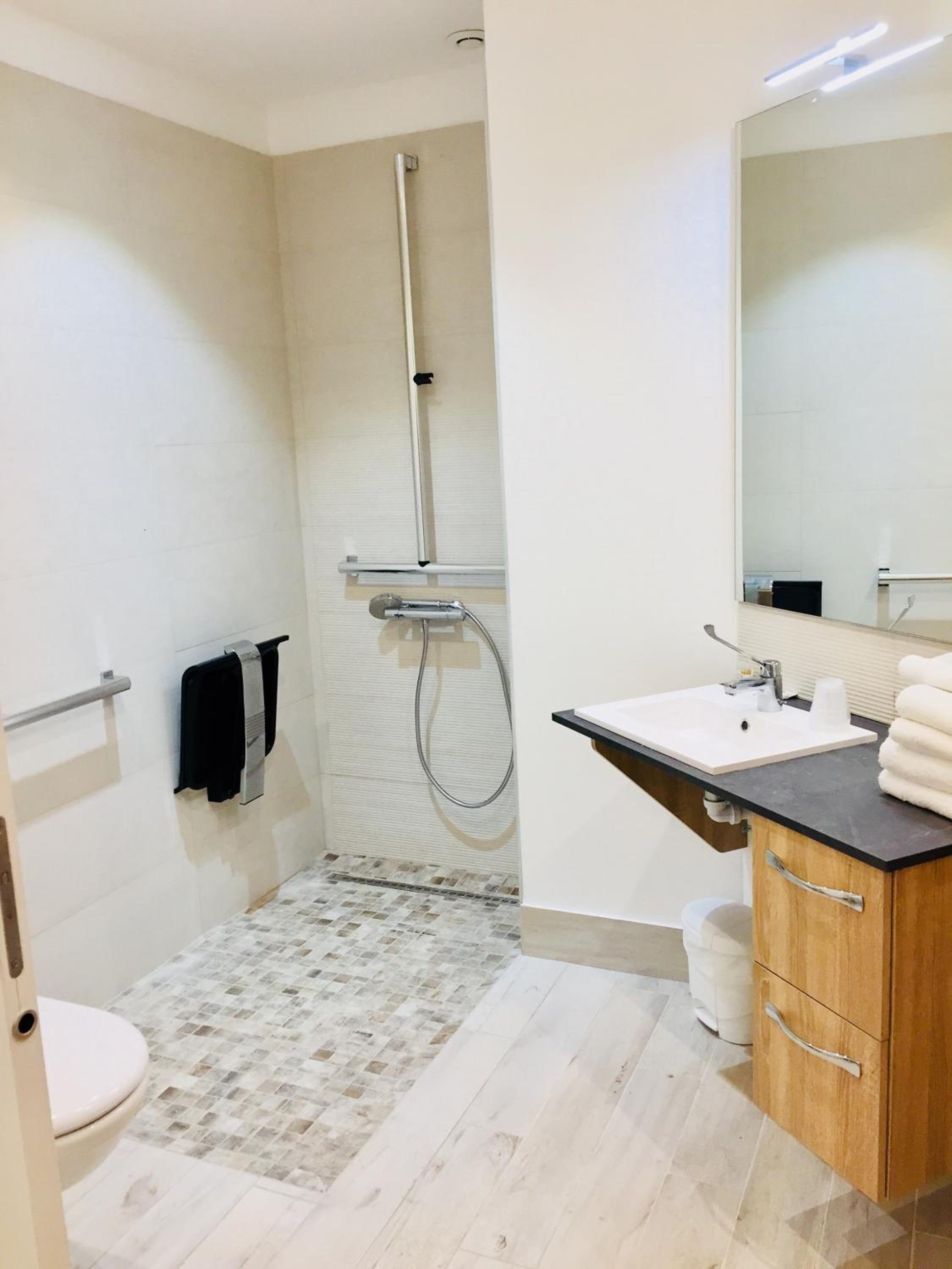 Double Room - Disability Access - Photo 2