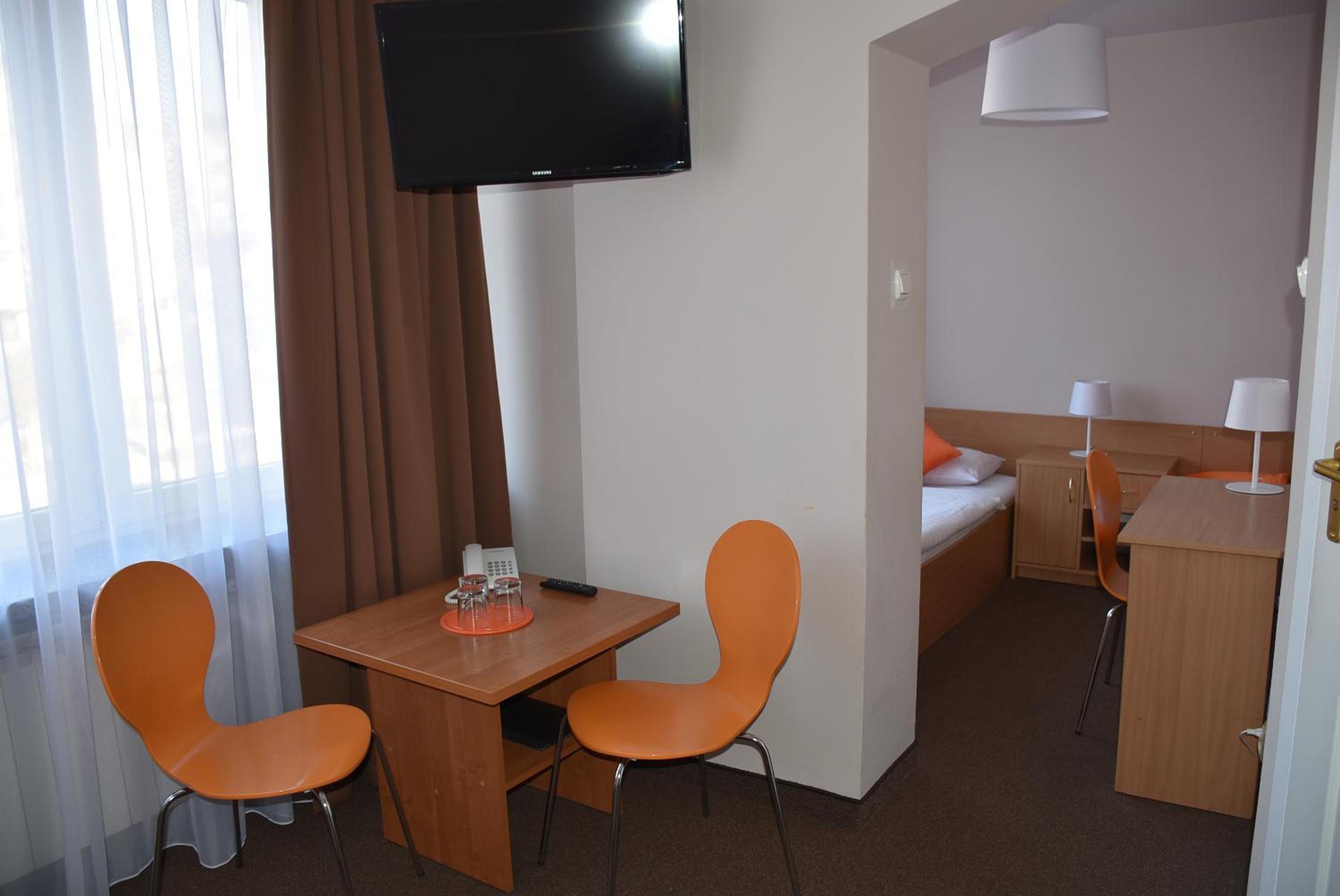 Economy Triple Room photo 1