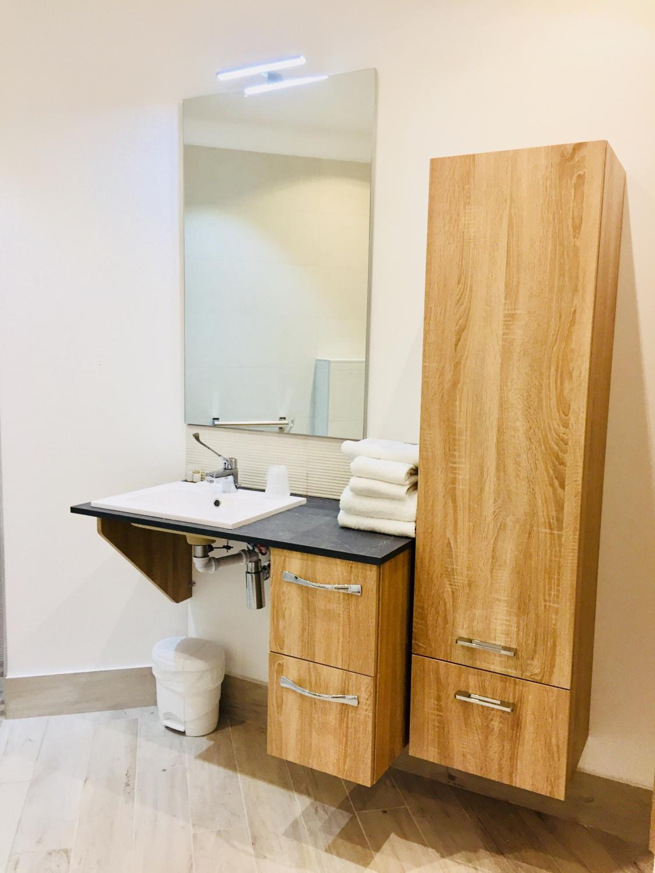Double Room - Disability Access - Photo 6
