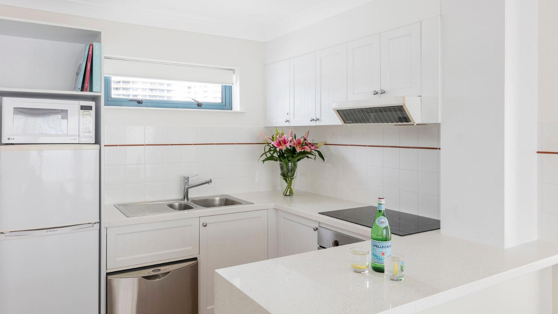 Two-Bedroom Apartment with Ocean View - Photo 6
