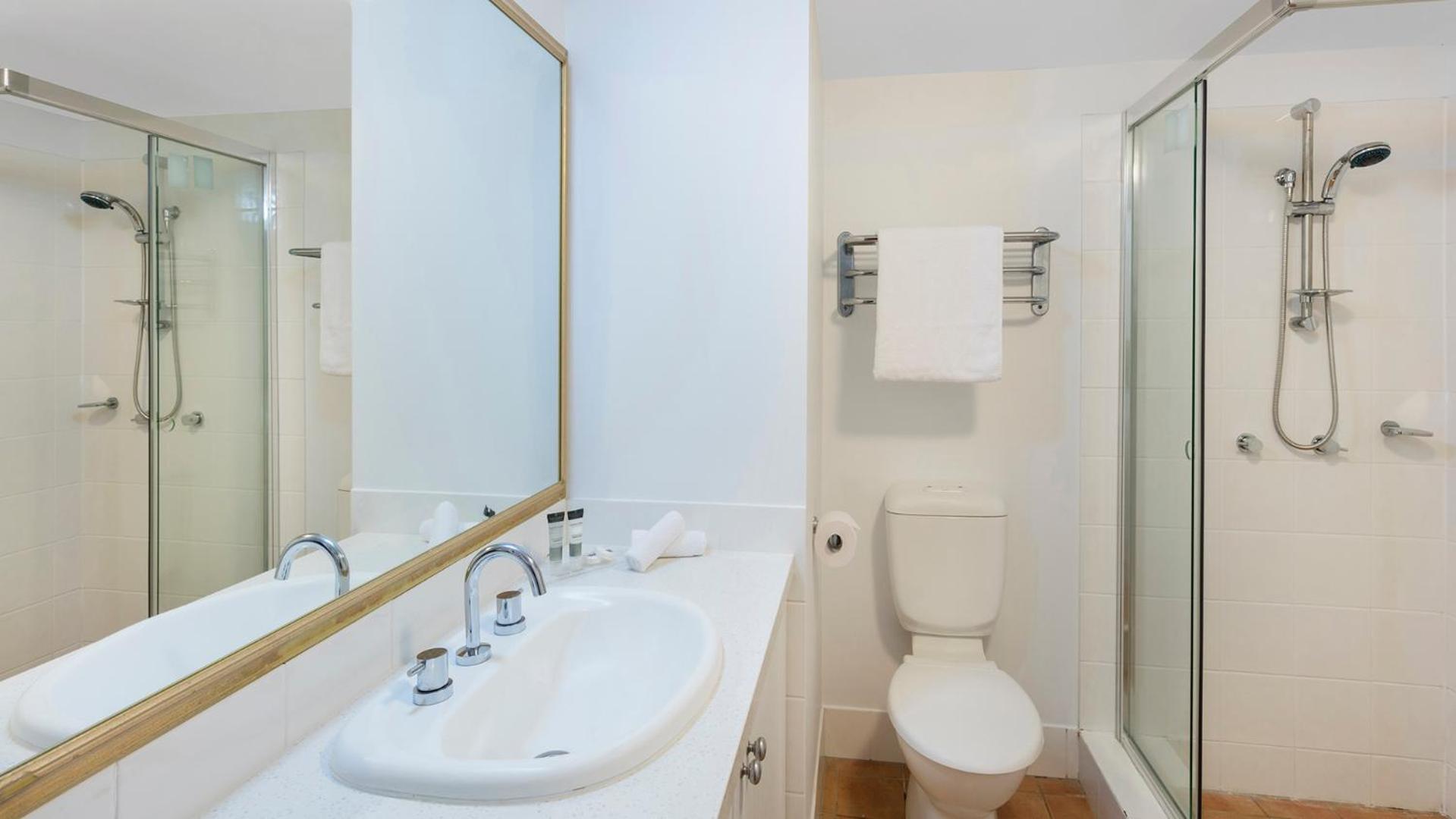 Two-Bedroom Apartment with Ocean View - Photo 2