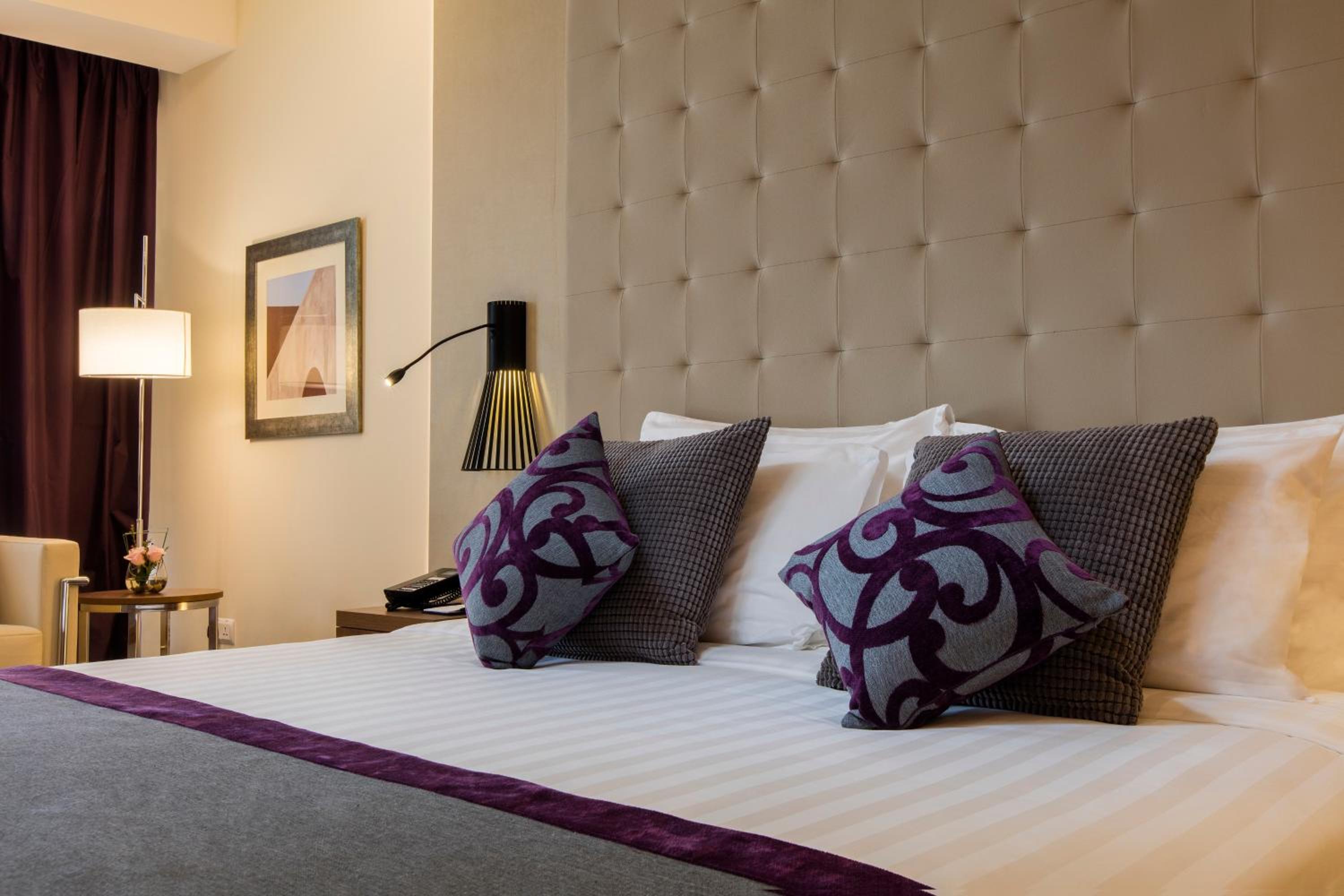 Deluxe King Room - Photo 2